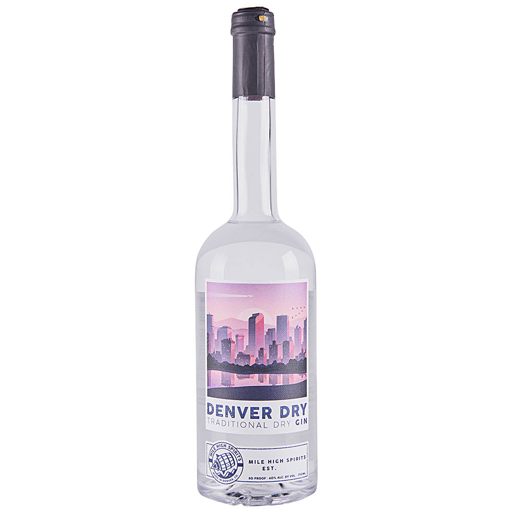 alcohol 桌布 壁紙 — 一個透明琴酒瓶，帶有紫色城市景觀標籤，展示丹佛天際線和文字。
