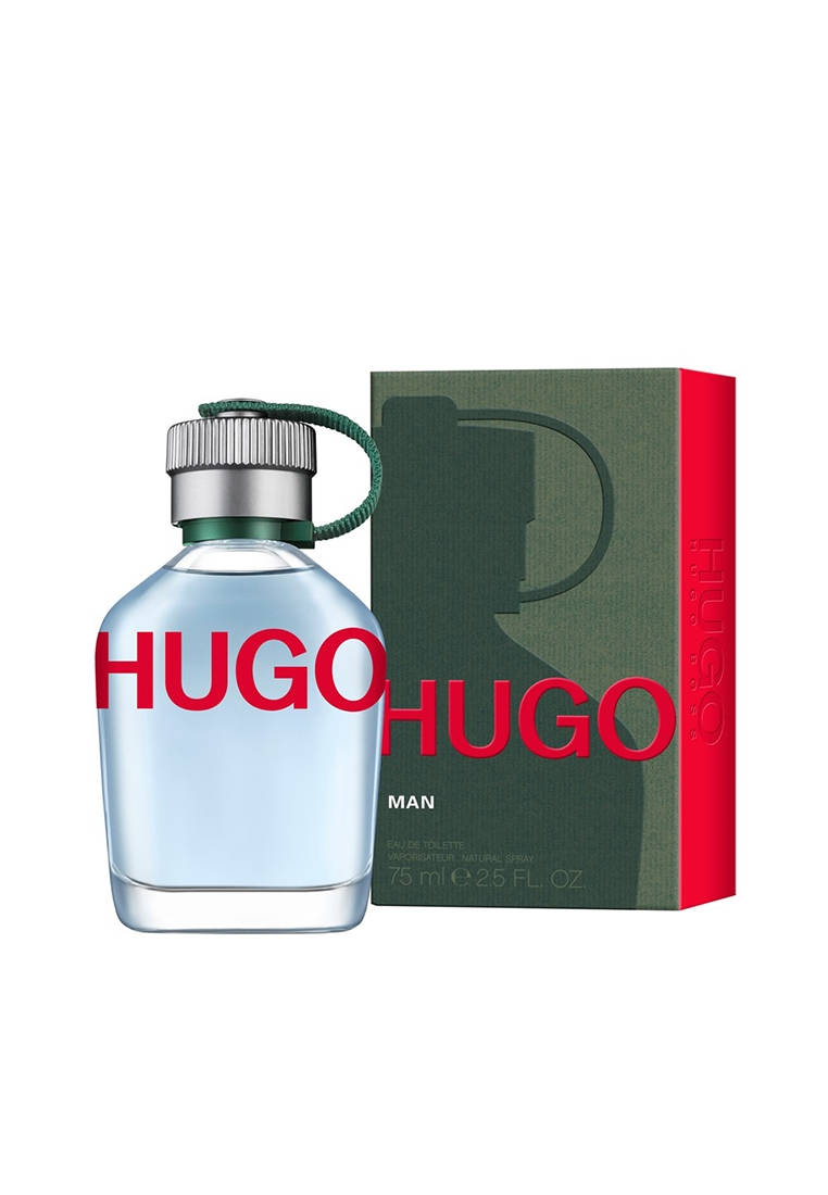 品牌 桌布 壁紙 — 一個透明的Hugo Man香水瓶，帶有紅色字樣和綠色瓶蓋，放在其綠色和紅色盒子旁邊，背景為白色。