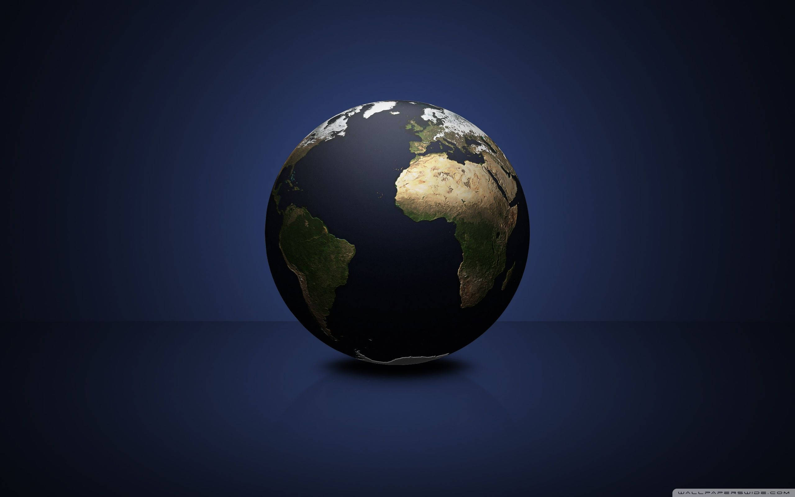 World Globe 桌布 壁紙 — 一個逼真的3D渲染地球儀，以非洲和歐洲為中心，背景為深藍色漸變，光線柔和。