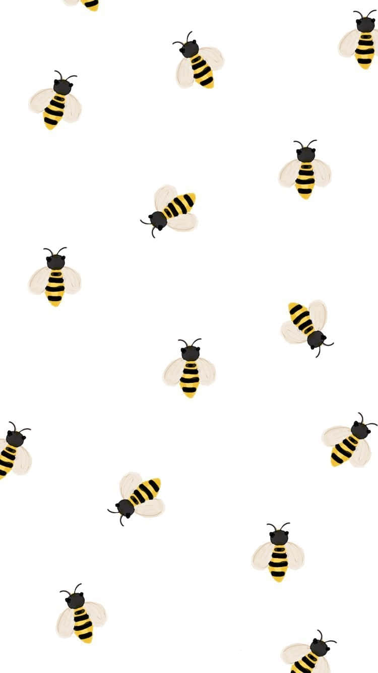 bees 桌布 壁紙 — 一個重複的圖案，由風格化的卡通蜜蜂組成，帶有黑色和黃色條紋，在純白色背景上飛行。