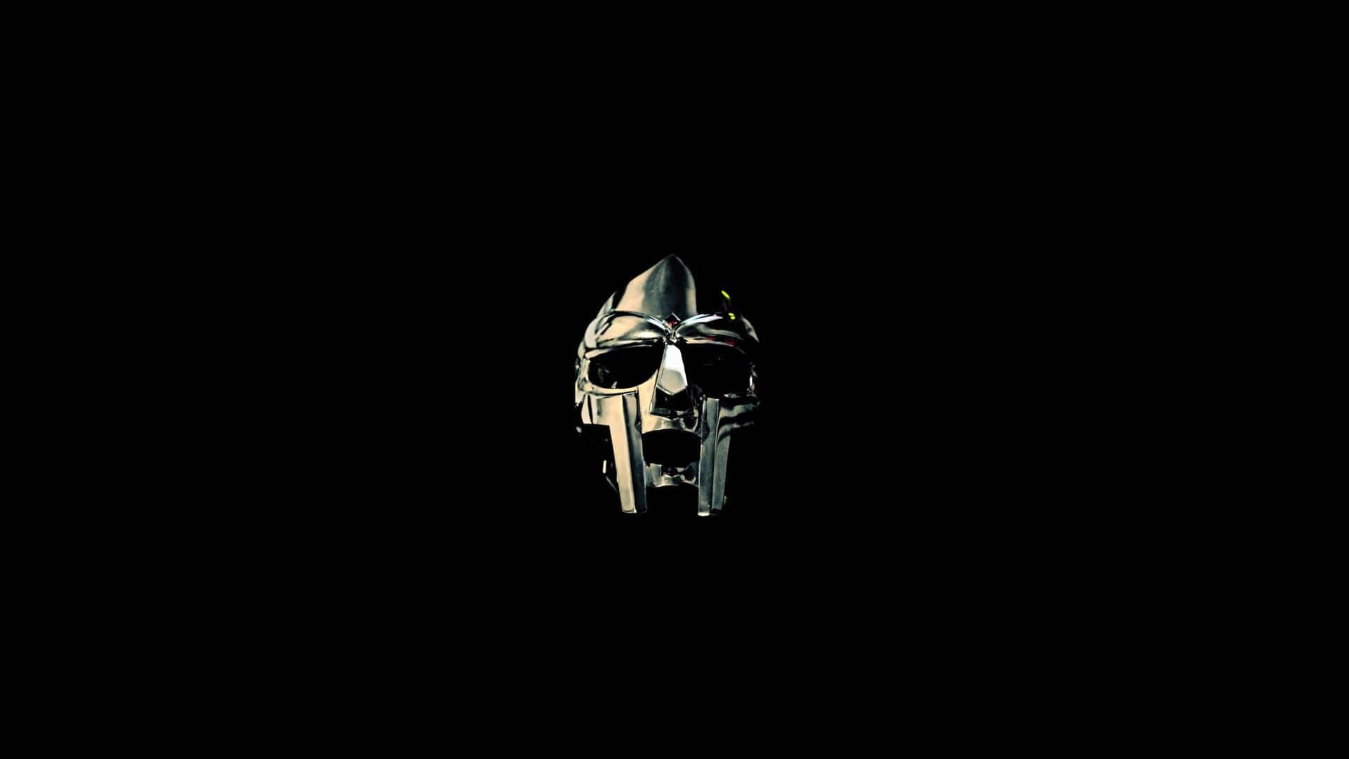 1920x1080 Doom 桌布 壁紙 — 一個金屬斯巴達頭盔在漆黑虛空中微微發光，投射出銳利陰影並反射環境光。