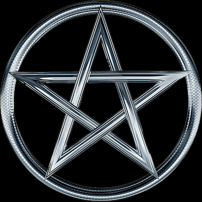 Pentagram 桌布 壁紙 — 一個金屬質感的五角星，邊緣鋒利，表面反光，置於一個帶紋理的圓環內，背景為黑色。