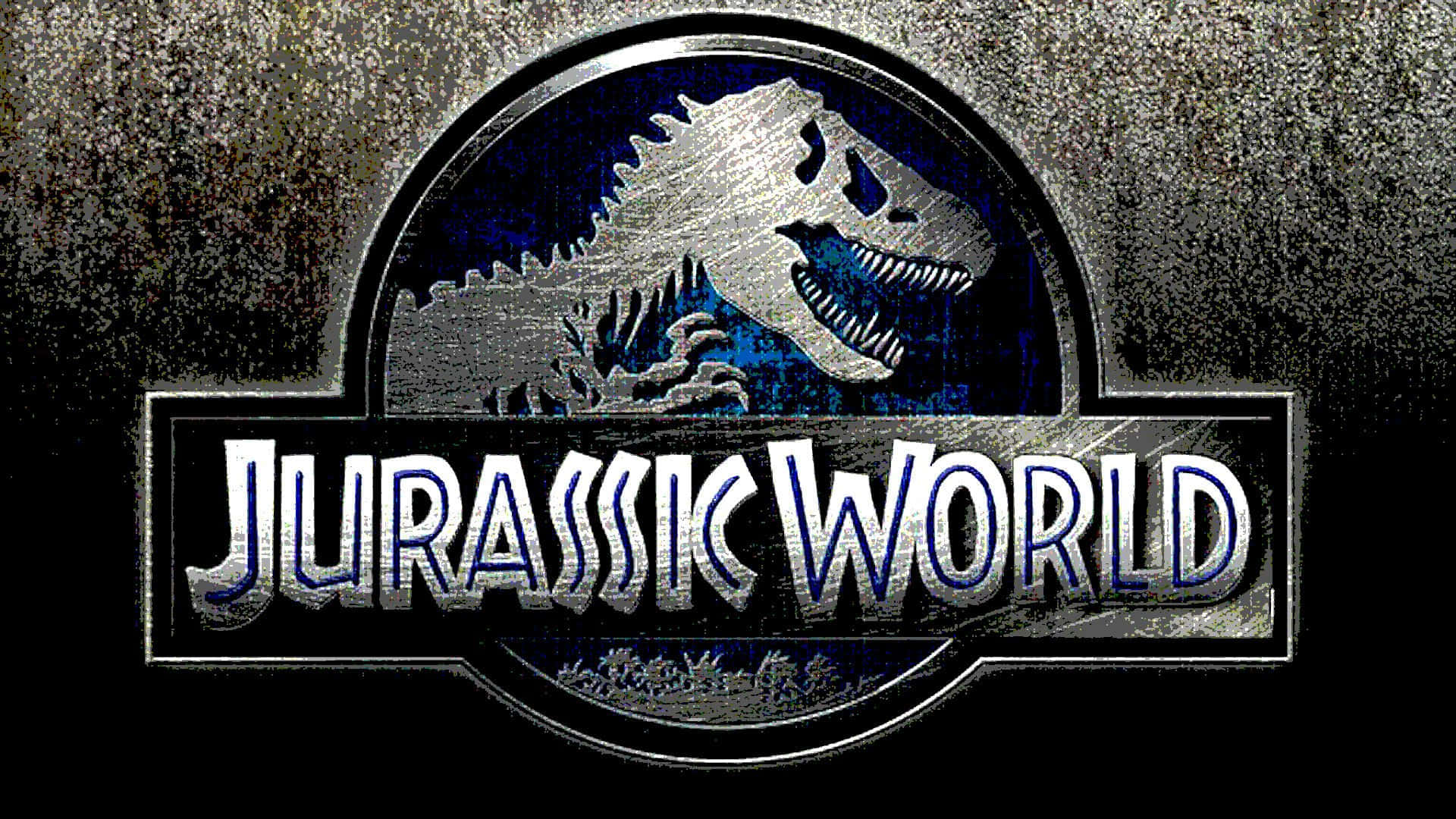 Jurassic World 桌布 壁紙 — 一個金屬質感的侏羅紀世界標誌，在深色紋理背景上有一個咆哮的暴龍剪影。