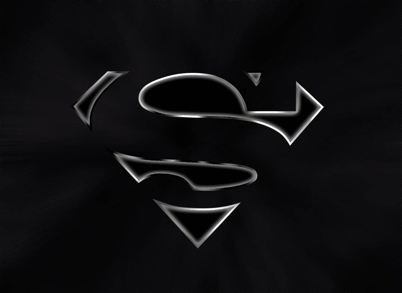 superman symbol iPhone 桌布 壁紙 — 一個金屬銀色的超人標誌在深色紋理背景上散發出耀眼的光芒。