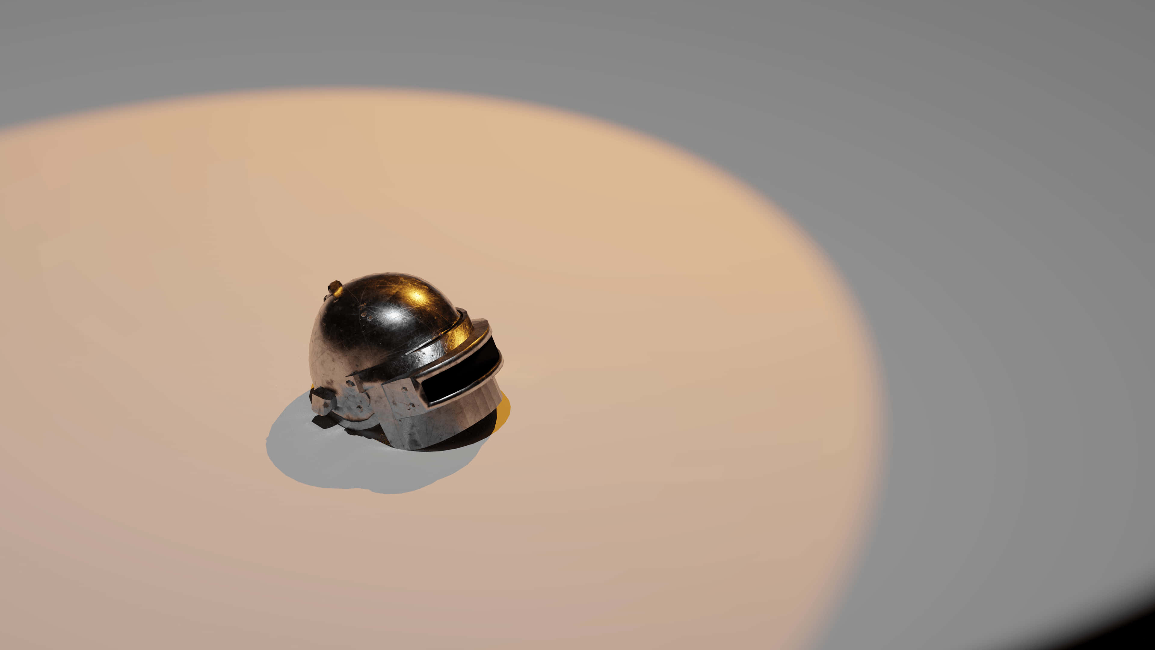 Pubg Conqueror 桌布 壁紙 — 一個金屬電競頭盔在平滑漸變表面上，置中於溫暖聚光燈下。