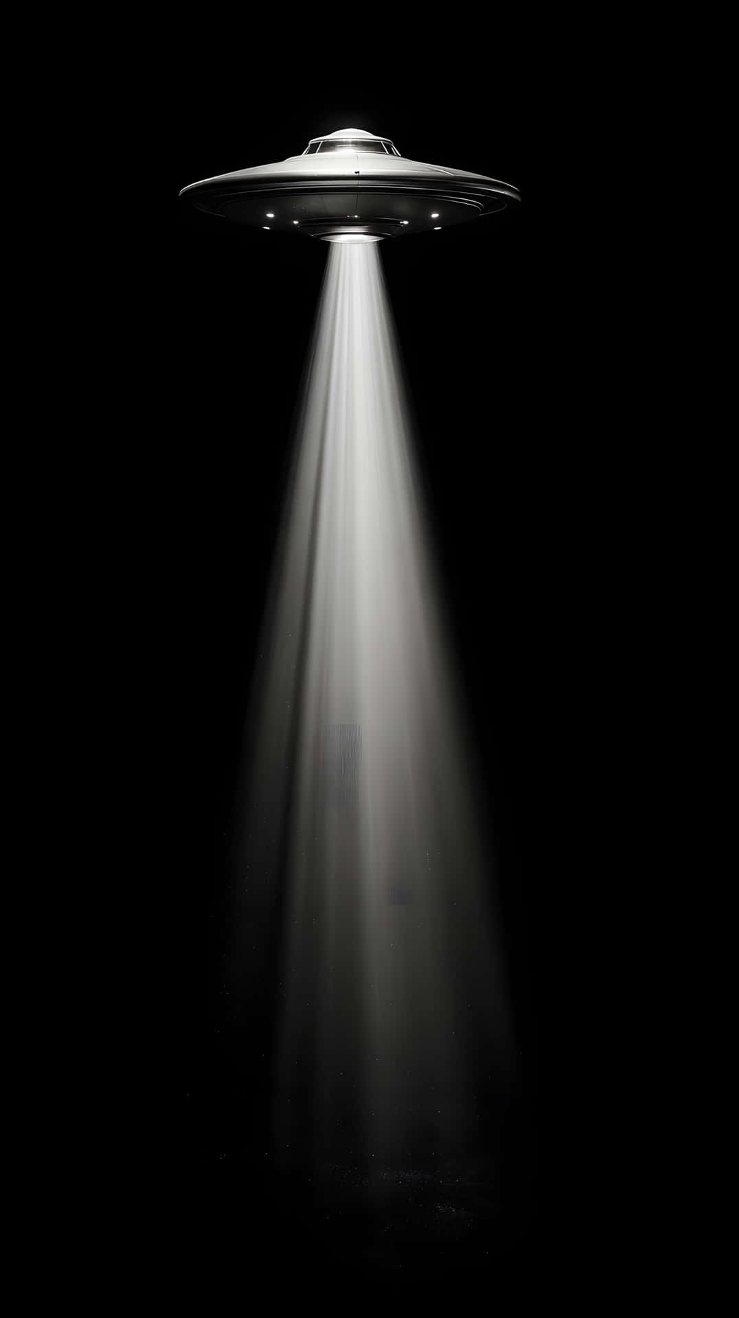 UFO beam down black background minimalist 壁紙 — 一個金屬飛碟在黑暗中盤旋，發出明亮的向下光束。