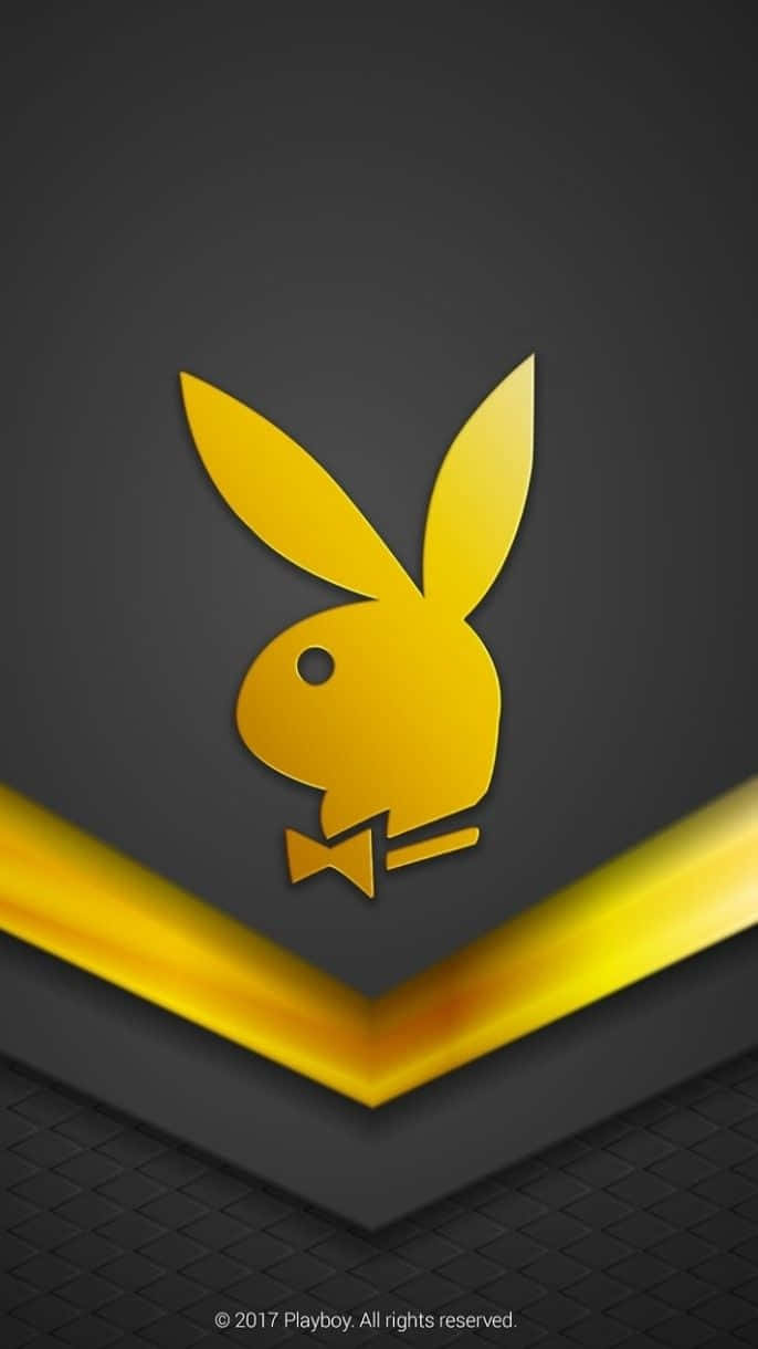 花花公子 桌布 壁紙 — 一個金色Playboy兔子標誌，帶有蝴蝶結，居中在深灰色漸變背景上，下方有發光的黃色V形裝飾。