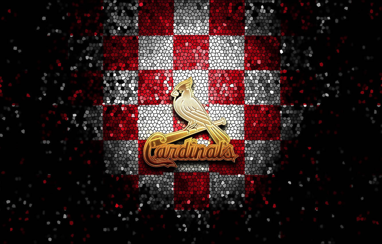 Cardinals 桌布 壁紙 — 一個金色主教標誌位於紅白黑格子馬賽克背景上，帶有閃爍斑點。