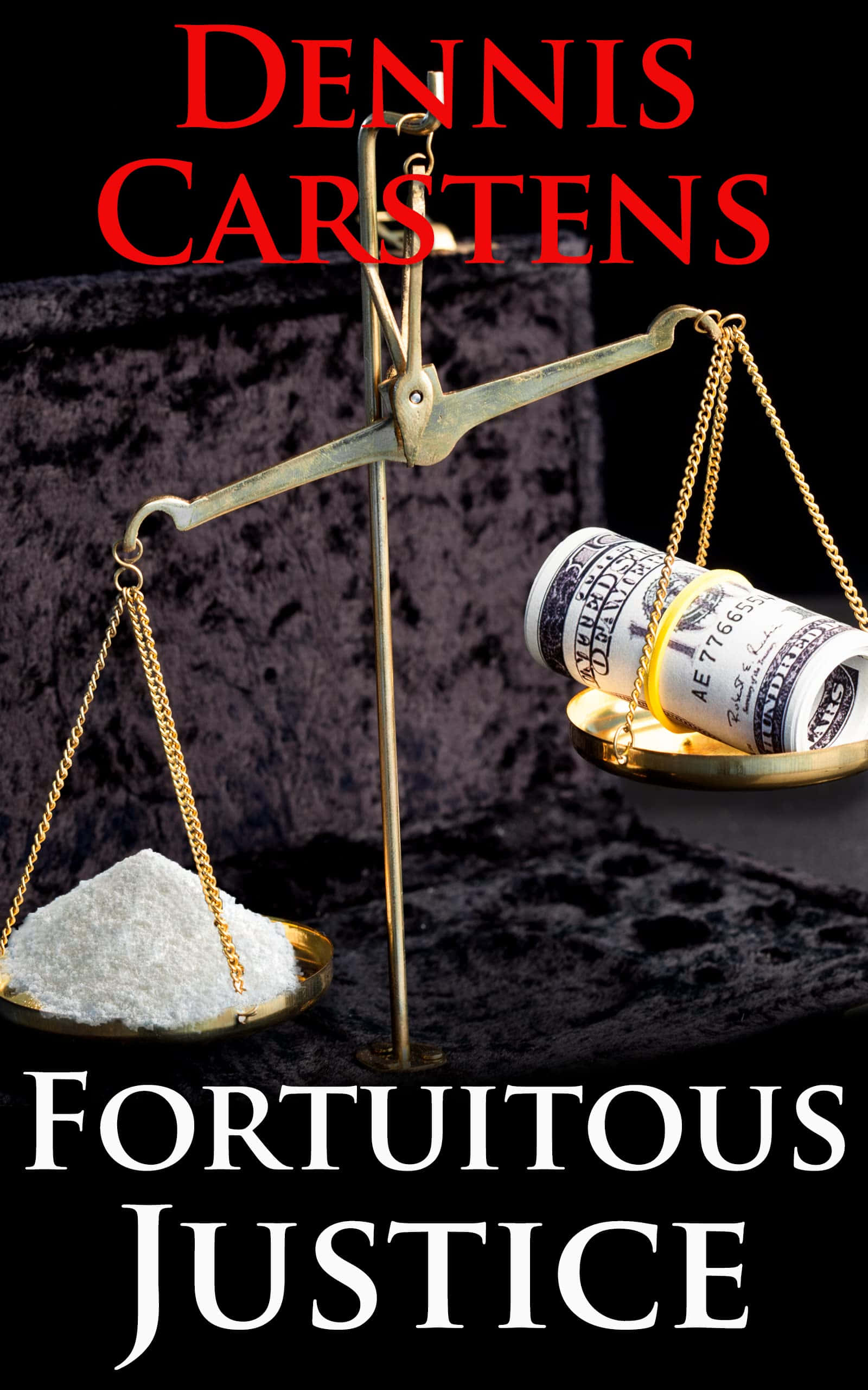 Fortuitous 桌布 壁紙 — 一個金色天秤向一疊現鈔傾斜，另一邊則在深色紋理背景上放著白色粉末。
