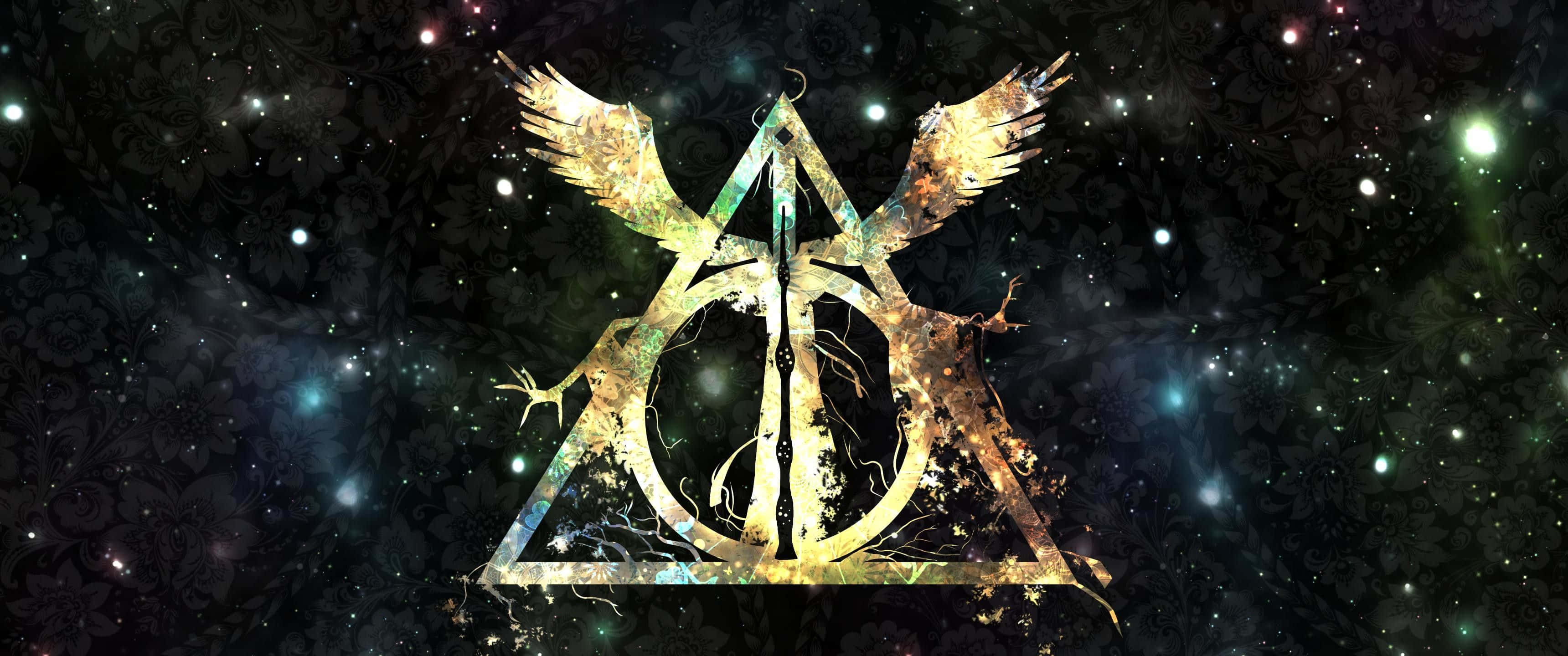 Harry Potter Ravenclaw 桌布 壁紙 — 一個金色有翼三角形符號，帶有樹根和樹枝，在佈滿星星的宇宙背景中發光，背景有綠色和藍色星雲。