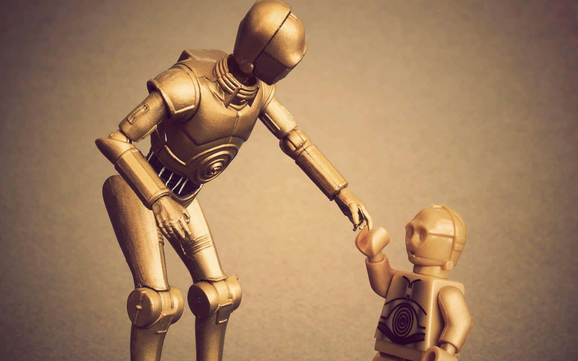 C-3po 桌布 壁紙 — 一個金色的C-3PO人偶在柔和的米色背景前，輕輕向一個較小的機器人人偶伸出手。