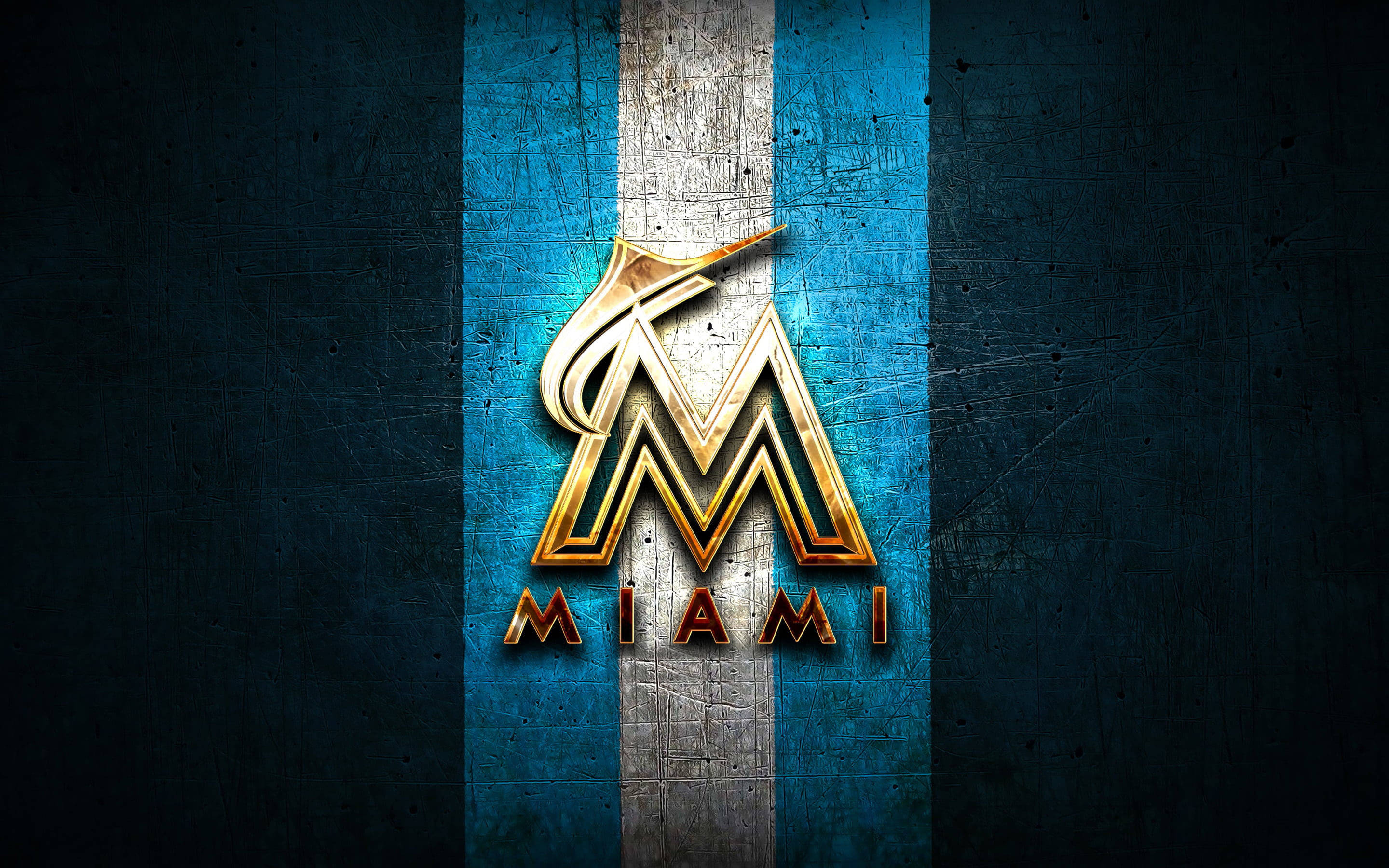 Marlins 桌布 壁紙 — 一個金色的邁阿密馬林魚標誌在帶有金屬光澤的紋理藍灰條紋背景上閃耀。
