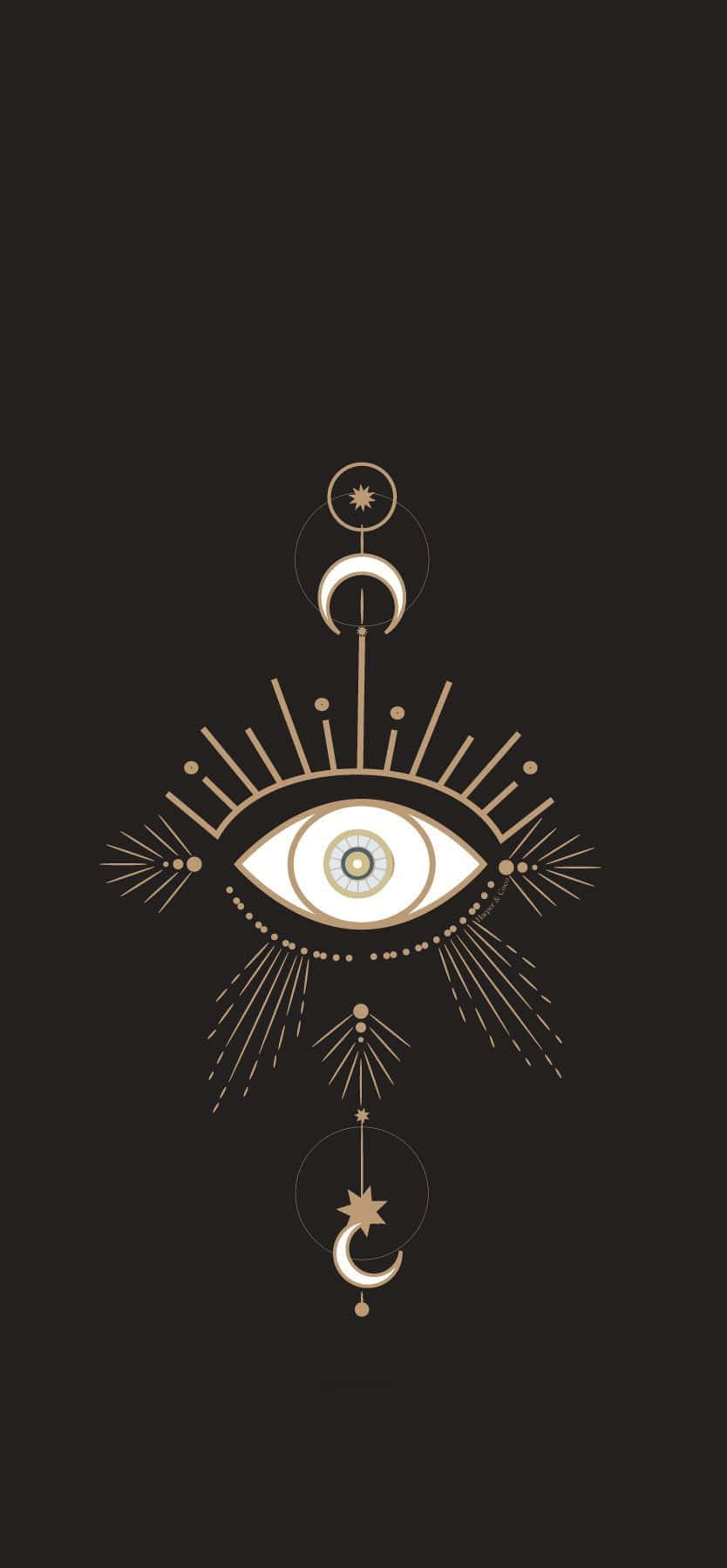 Evil Eye 桌布 壁紙 — 一個金色神秘眼睛符號，帶有太陽、月亮、星星和光線，背景為深色。