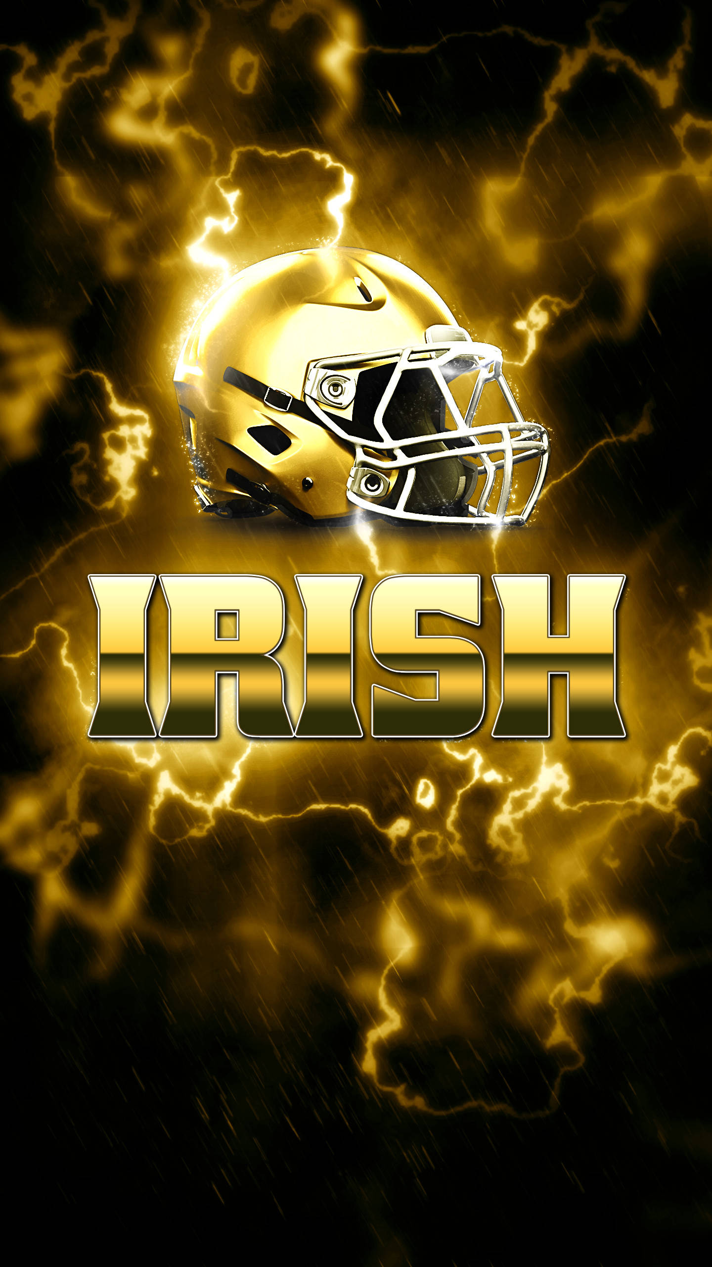 Notre Dame Football 桌布 壁紙 — 一個金色美式足球頭盔在風暴般的黃黑閃電天空中發光，下方有IRISH字樣。