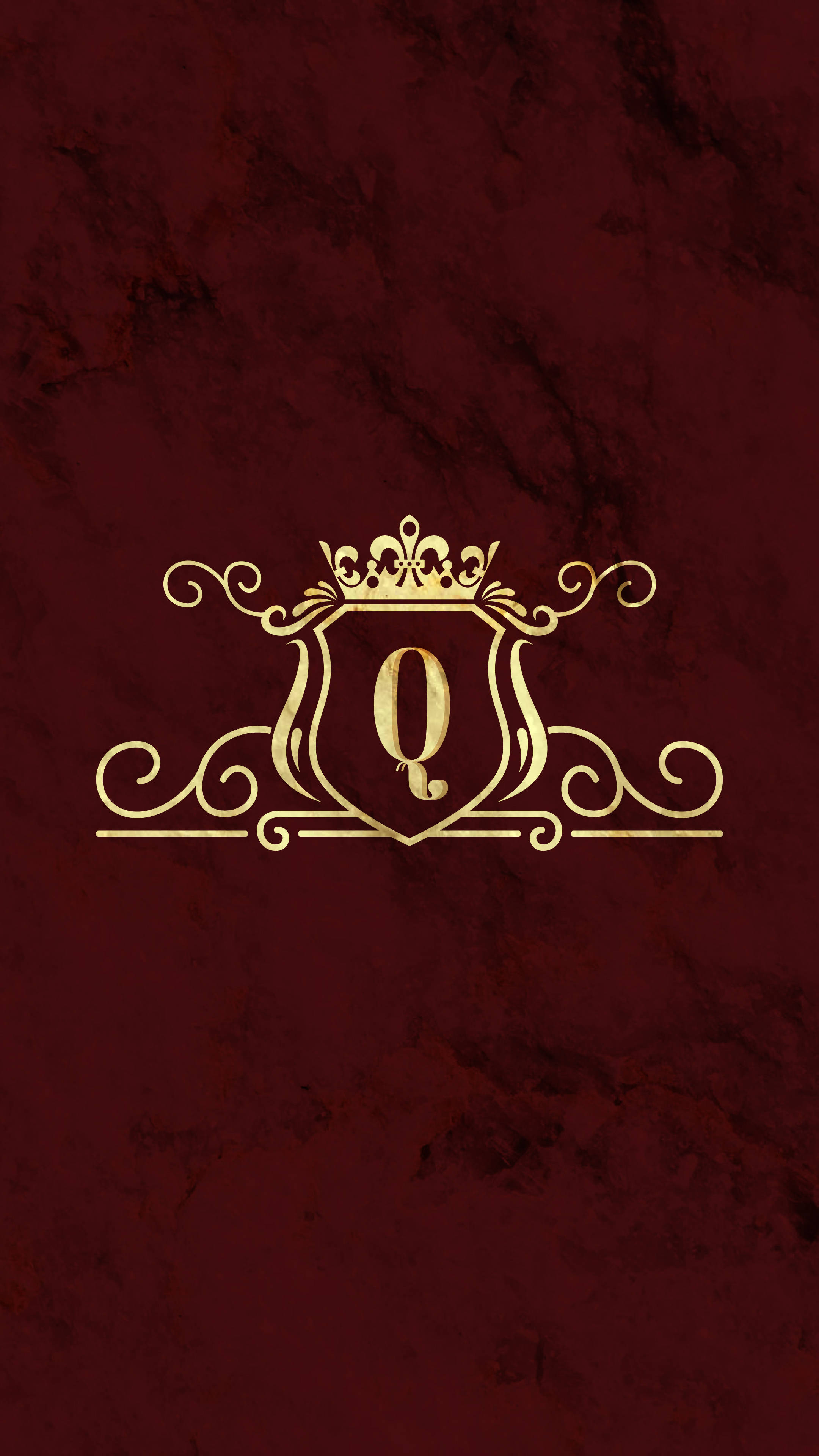 Queen 桌布 壁紙 — 一個金色華麗的紋章，中央有皇冠和字母Q，背景是濃郁的褐紅色大理石。
