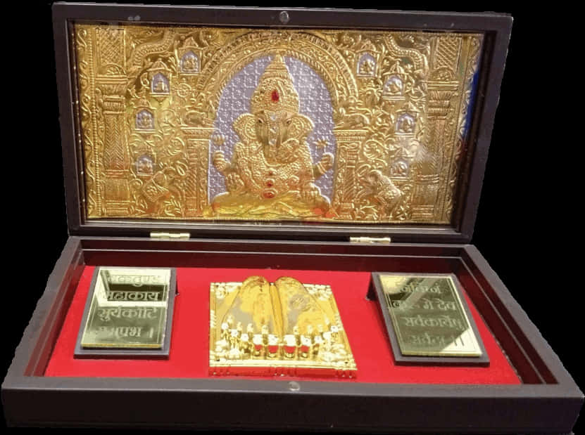 Hindu God 桌布 壁紙 — 一個金色象神像放在一個裝飾性拱形框架內，置於一個紅色天鵝絨襯裡的木盒上，木盒有三塊雕刻牌匾。