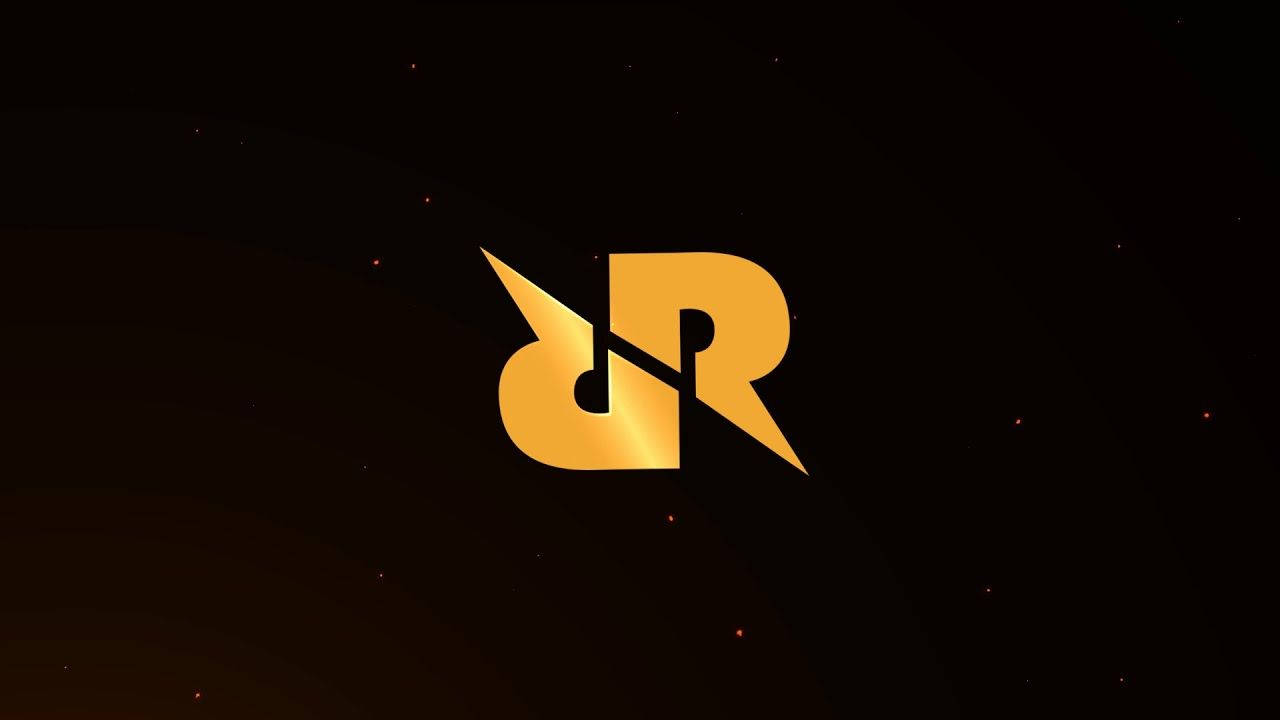 Team 桌布 壁紙 — 一個金色風格化的DR標誌在點綴著遙遠星群的黑暗宇宙背景下發光。