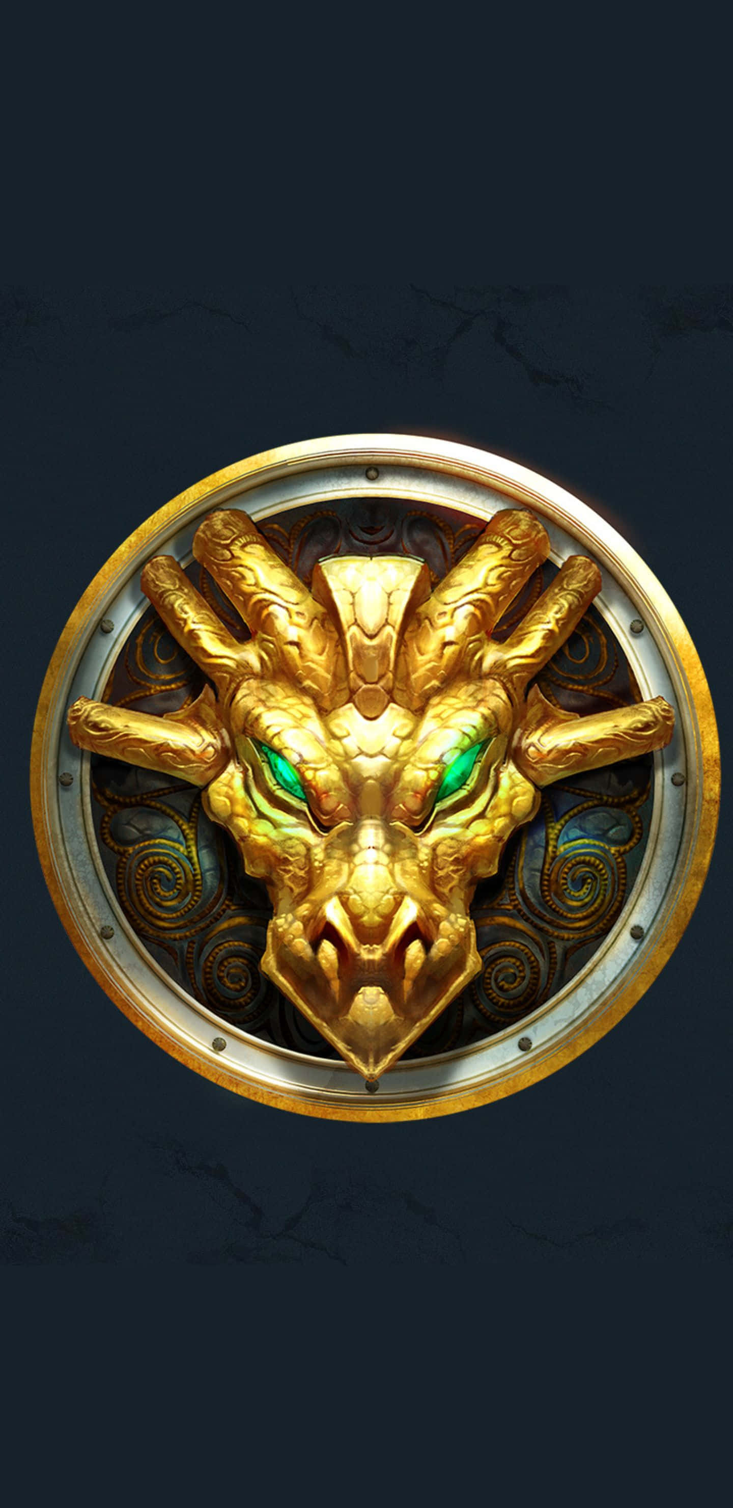 Pixel 3xl Runescape 桌布 壁紙 — 一個金色龍頭，帶有發光的綠色眼睛，從一個圓形金屬徽章中向前凝視，背景是黑暗裂紋的。