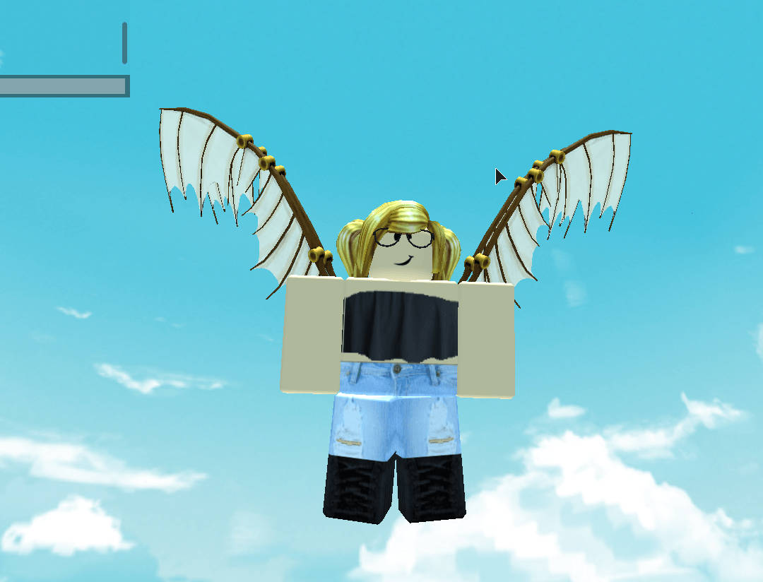 Roblox 桌布 壁紙 — 一個金髮、擁有蝙蝠翅膀的 Roblox 角色在藍天白雲中漂浮。
