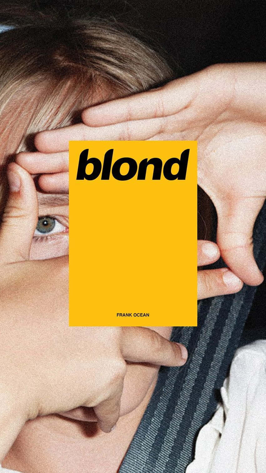 桌布 壁紙 — 一個金髮且露出一隻眼睛的人，將Frank Ocean的亮黃色專輯封面《blond》舉在臉前。