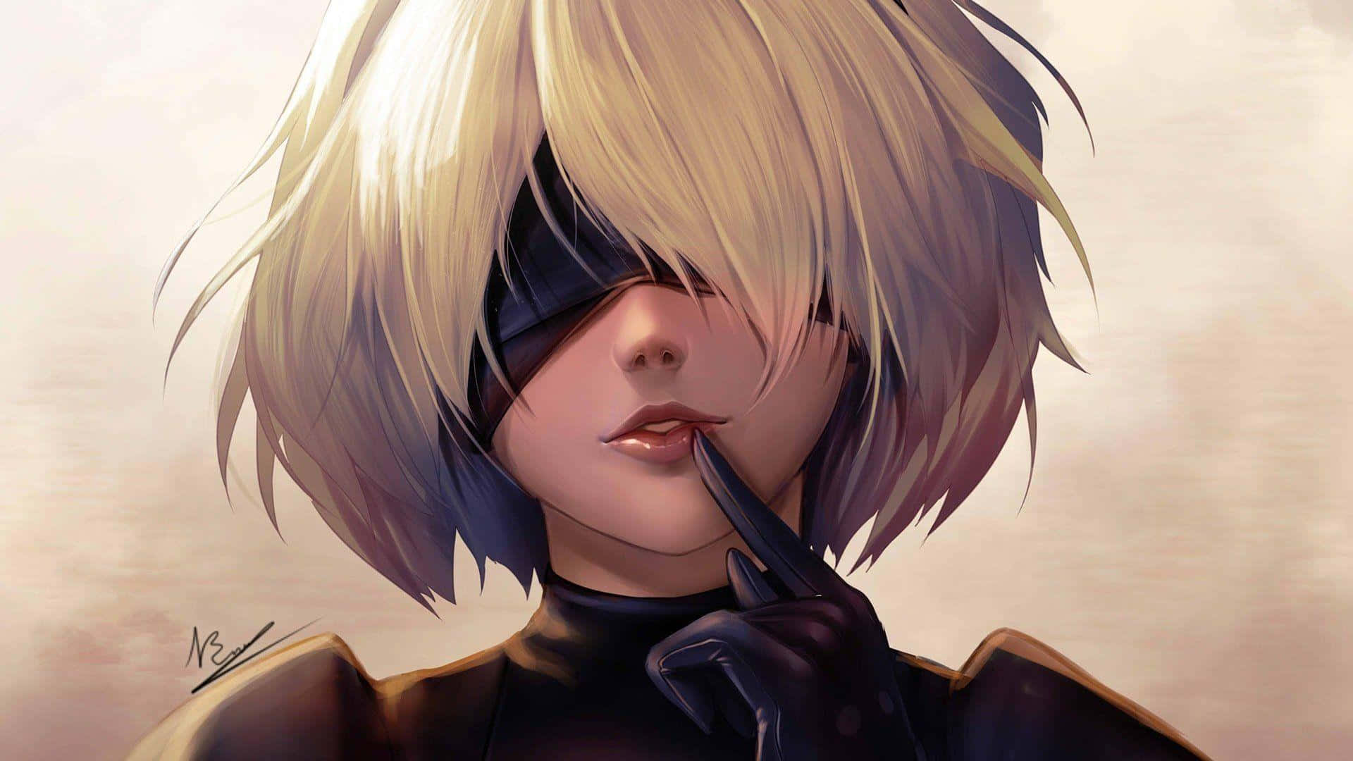 2B 桌布 壁紙 — 一個金髮動漫女孩的特寫，戴著黑色眼罩，戴手套的手靠近嘴唇，背景是柔和的米色。