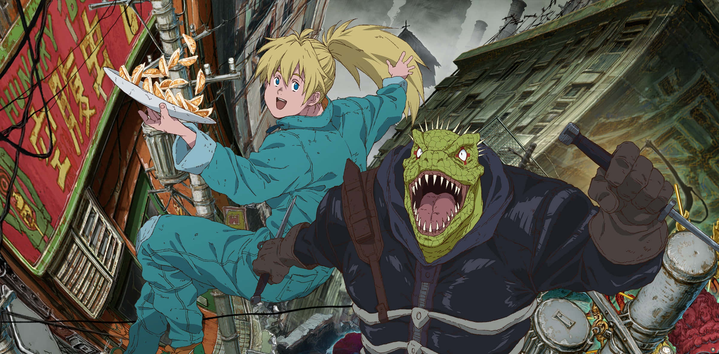 dorohedoro 桌布 壁紙 — 一個金髮動漫女孩穿著青綠色連身褲，高興地拿著一盤薯條，同時在骯髒的城市小巷中躲避一隻綠色爬行怪物。