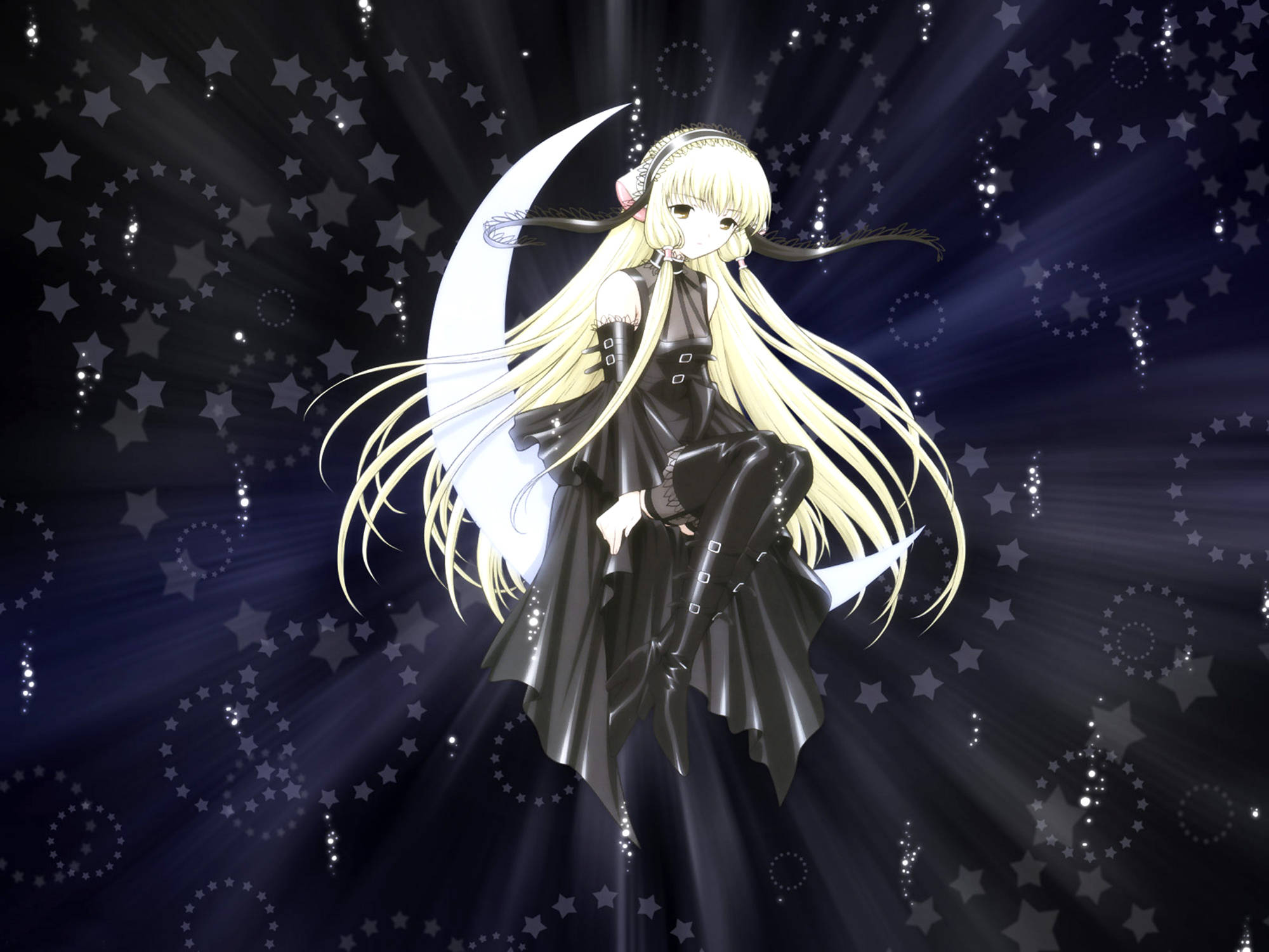 Chobits 桌布 壁紙 — 一個金髮動漫女孩穿著黑色皮革，優雅地坐在新月上，背景是繁星點點的夜空，有耀眼的光束。