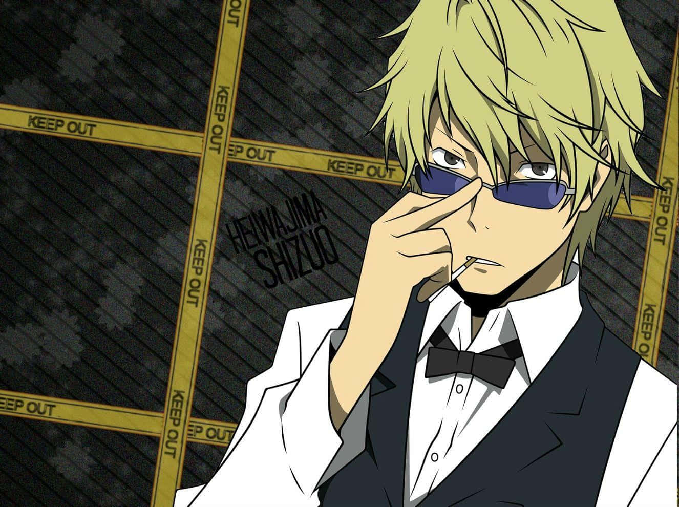 Shizuo Heiwajima 桌布 壁紙 — 一個金髮動漫男人穿著白色西裝和領結，在黃色『KEEP OUT』膠帶後面抽煙。