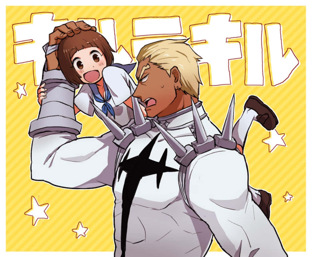 Ira Gamagoori 桌布 壁紙 — 一個金髮動漫男子穿著白色尖刺服裝，在黃色條紋背景上有星星的環境下，抱起一個穿著水手服的驚訝棕髮女孩。