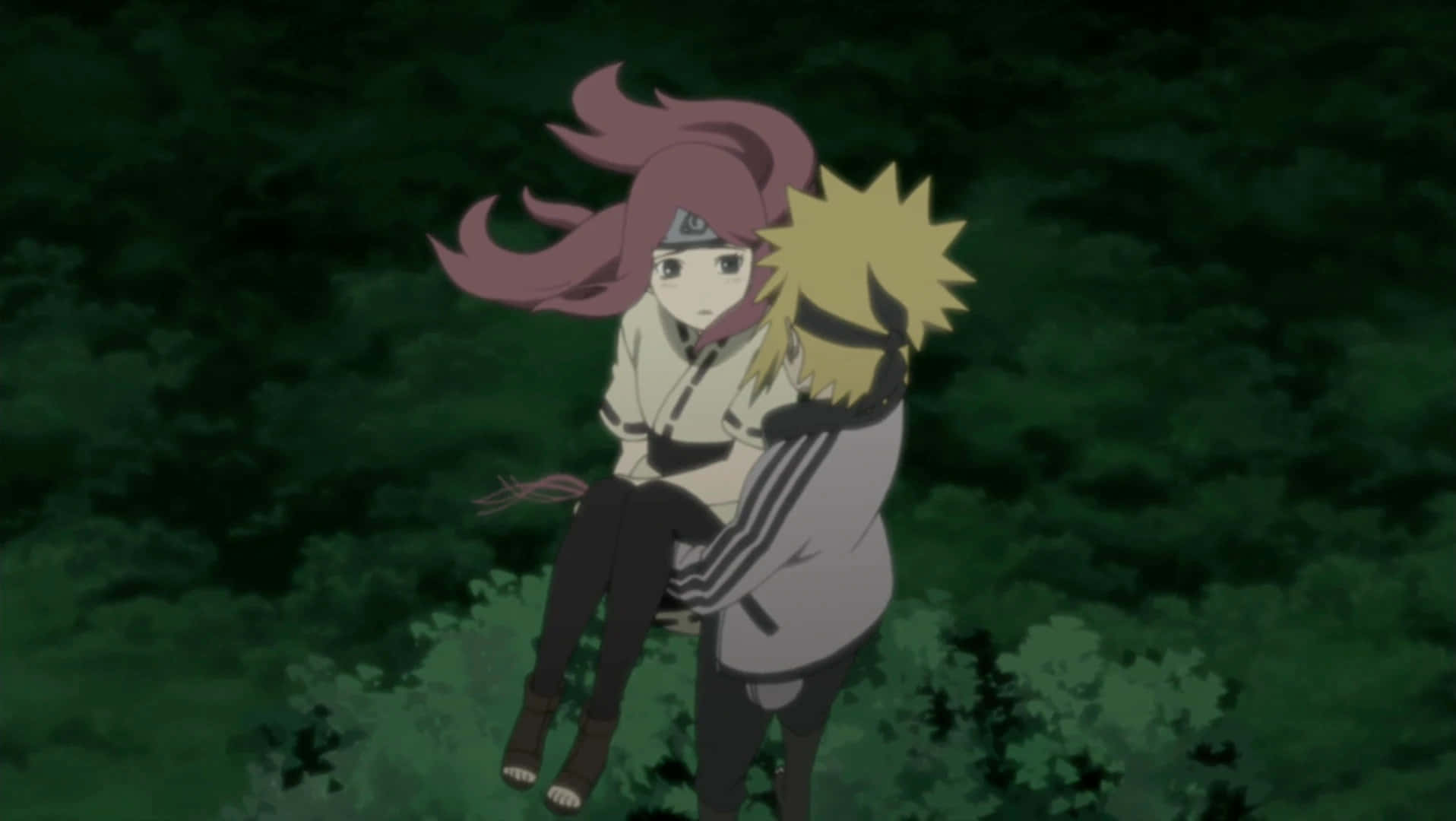 Kushina Uzumaki 桌布 壁紙 — 一個金髮動漫男孩在夜晚抱著一個粉紅色頭髮的女孩穿過深綠色的森林。