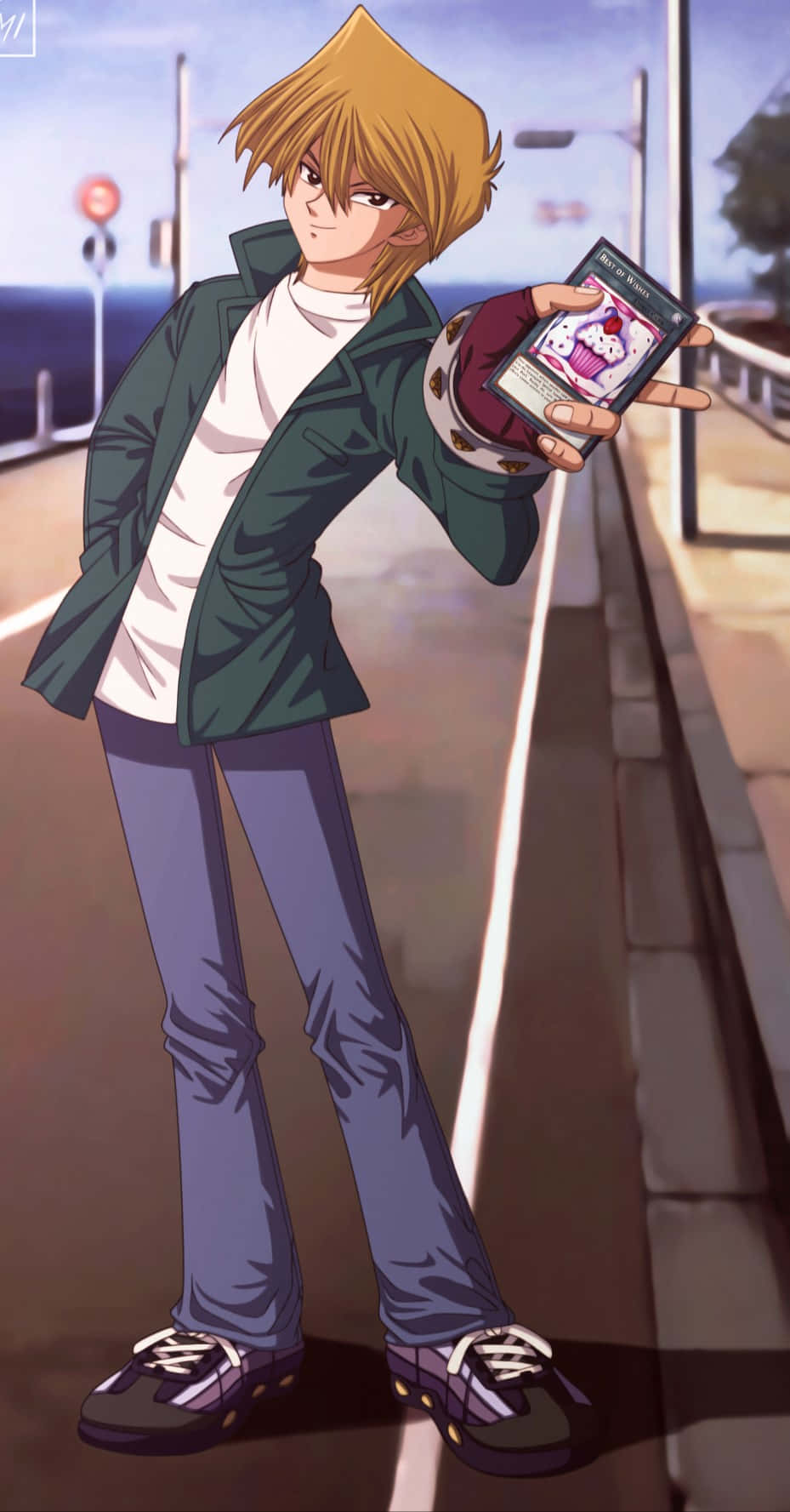 Joey Wheeler 桌布 壁紙 — 一個金髮動漫男孩穿著綠色外套站在海邊道路上，手持一張帶有杯子蛋糕設計的卡片。