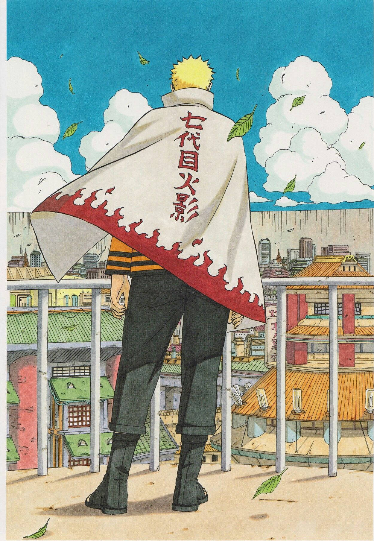 火影忍者角色 桌布 壁紙 — 一個金髮動漫角色，身穿帶有紅色漢字和火焰邊飾的白色斗篷，站在陽台上俯瞰城市景觀，天空蔚藍，有雲朵和落葉。