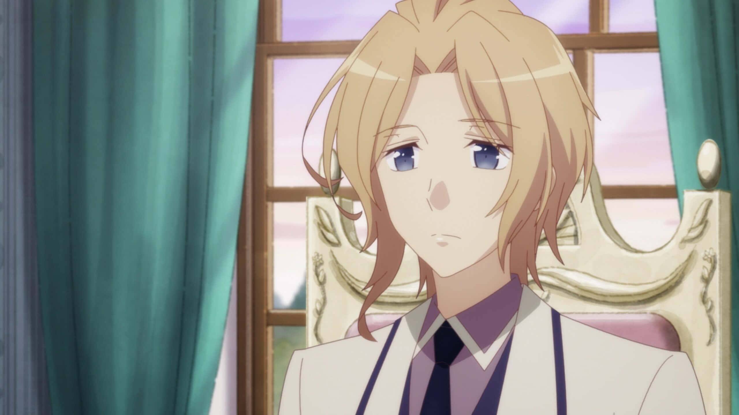 My Next Life As A Villainess All Routes Lead To Doom 桌布 壁紙 — 一個金髮動漫角色穿著白色西裝，平靜地坐在窗邊裝飾華麗的椅子上，窗簾是青綠色的。