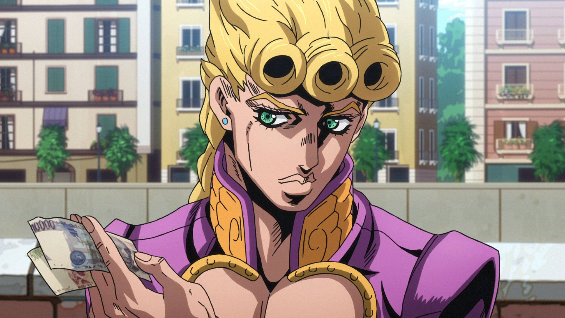 Giorno 桌布 壁紙 — 一個金髮綠眼、穿著紫色服裝的動漫角色，在都市背景下手持日元鈔票。