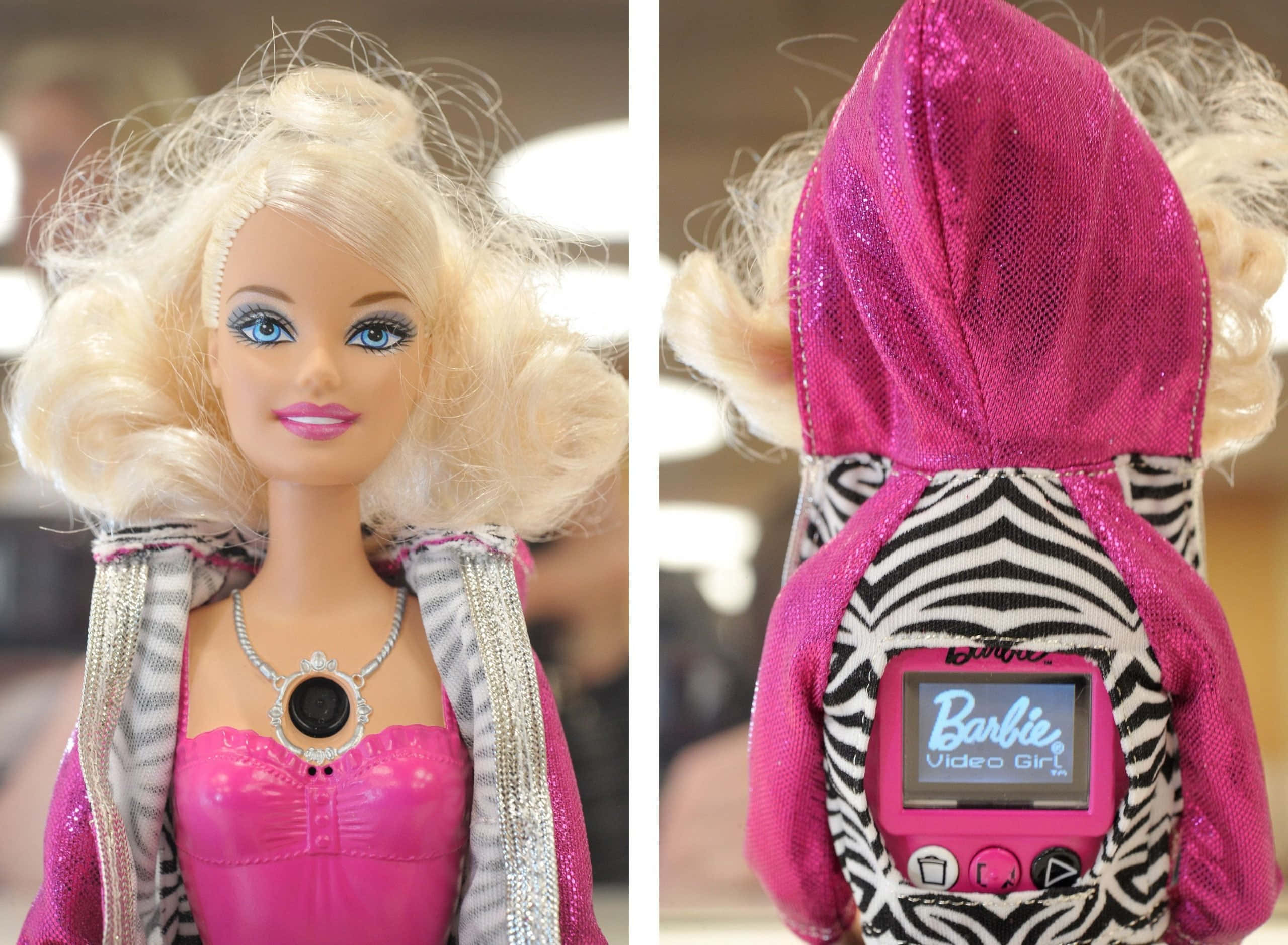 Barbie Doll 桌布 壁紙 — 一個金髮芭比娃娃穿著粉紅色斑馬紋連帽衫，內建影片螢幕顯示「Barbie Video Girl」。