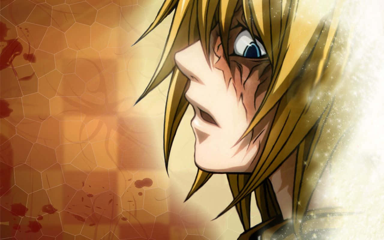 Death Note Mello 桌布 壁紙 — 一個金髮藍眼的動漫角色特寫，在溫暖的橙色背景上，帶有血跡和發光的光線，向上凝視。