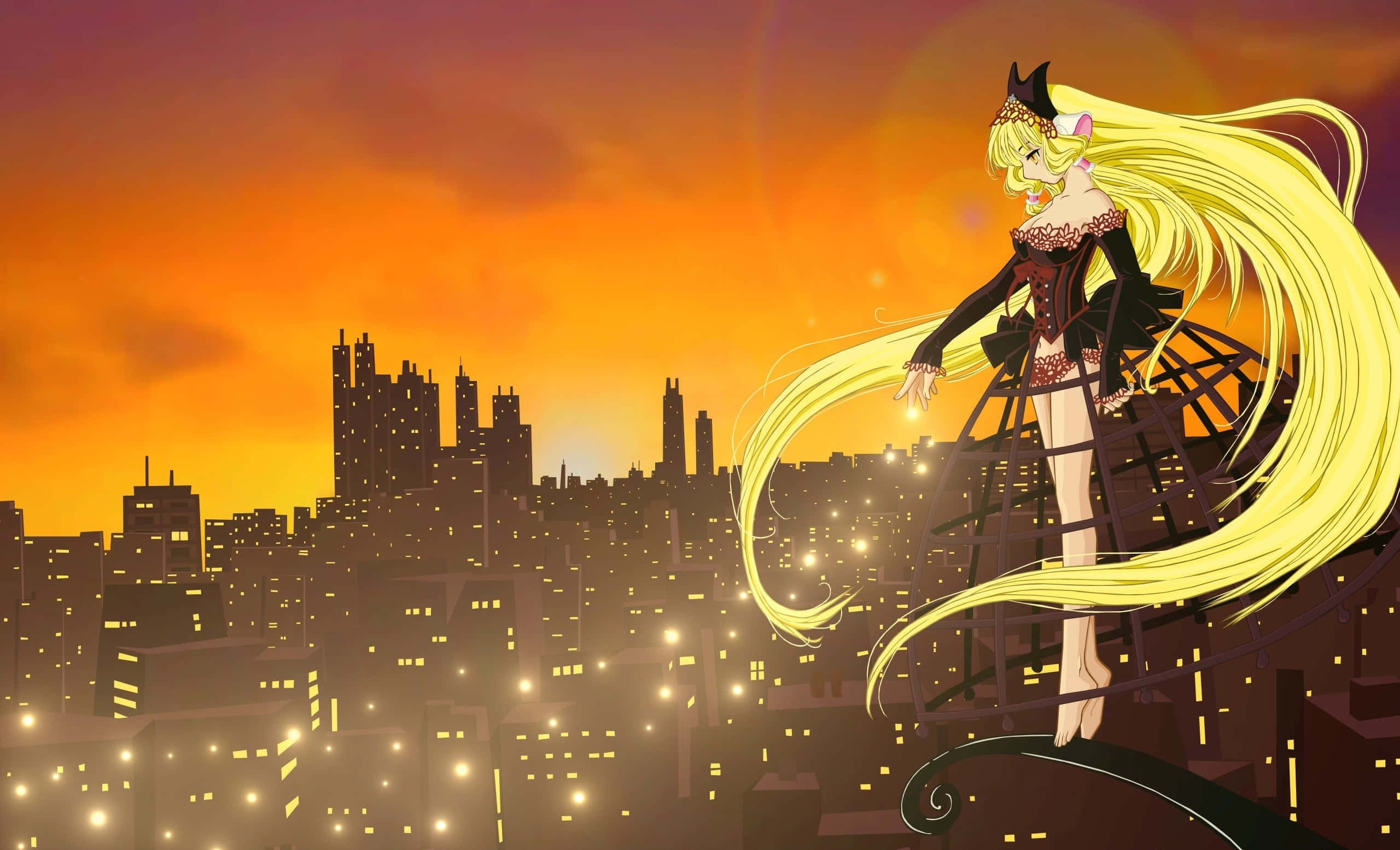 Chobits 桌布 壁紙 — 一個金髮貓耳動漫女孩站在屋頂上，俯瞰夕陽下閃爍的城市景觀。