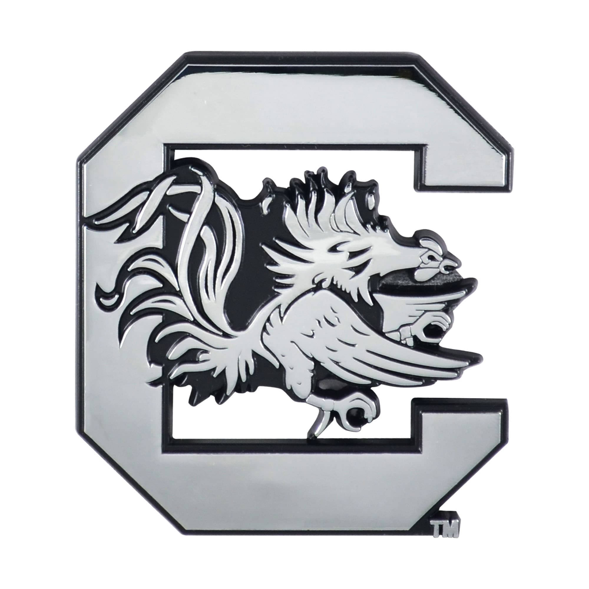 South Carolina Gamecocks 桌布 壁紙 — 一個鉻合金徽章展示了一隻兇猛的公雞吉祥物從大膽的黑色和銀色字母C中迸發出來。