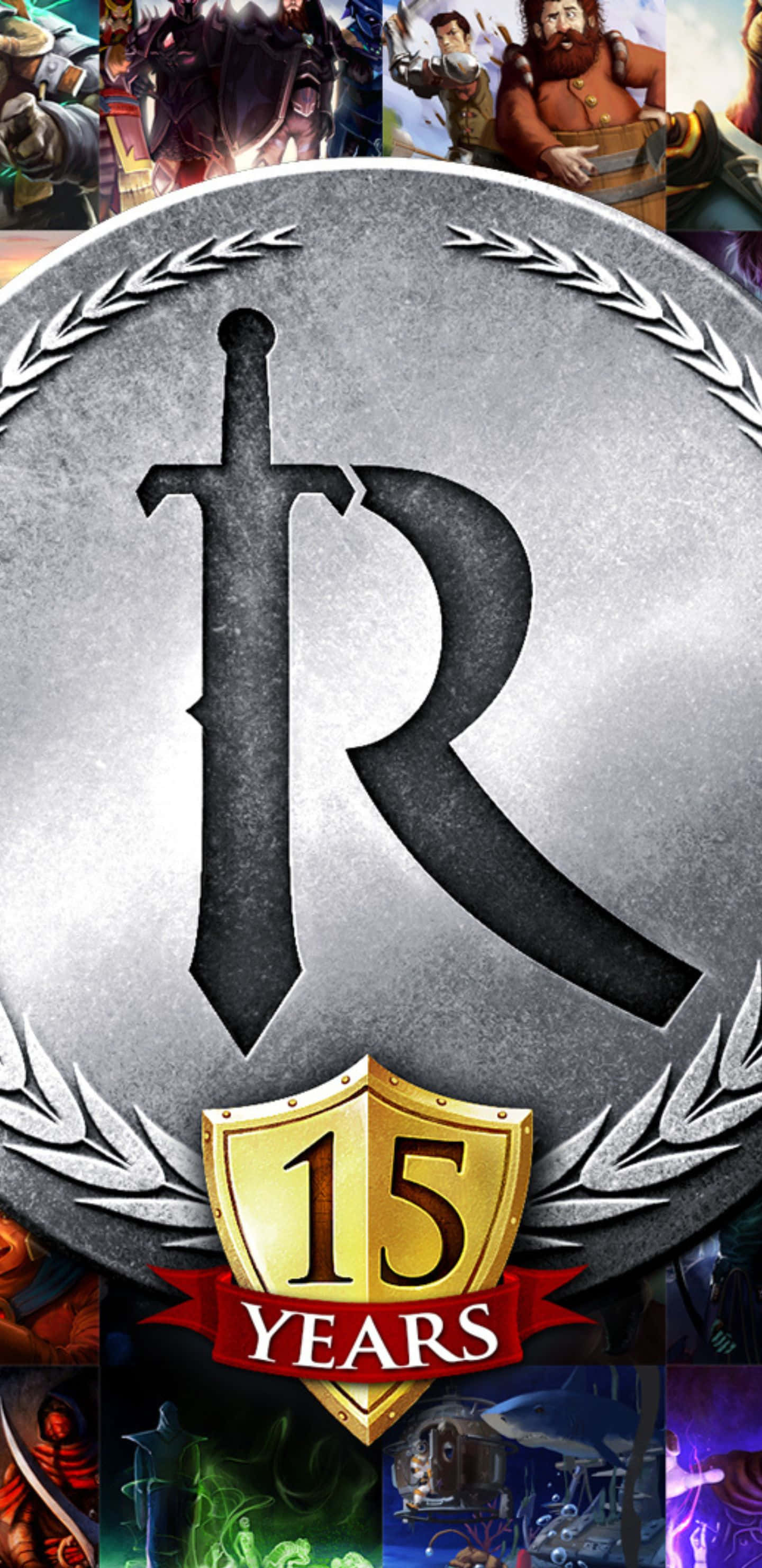 Pixel 3xl Runescape 桌布 壁紙 — 一個銀色獎章，上面有劍形R和月桂花環，被奇幻遊戲角色環繞，慶祝15週年。