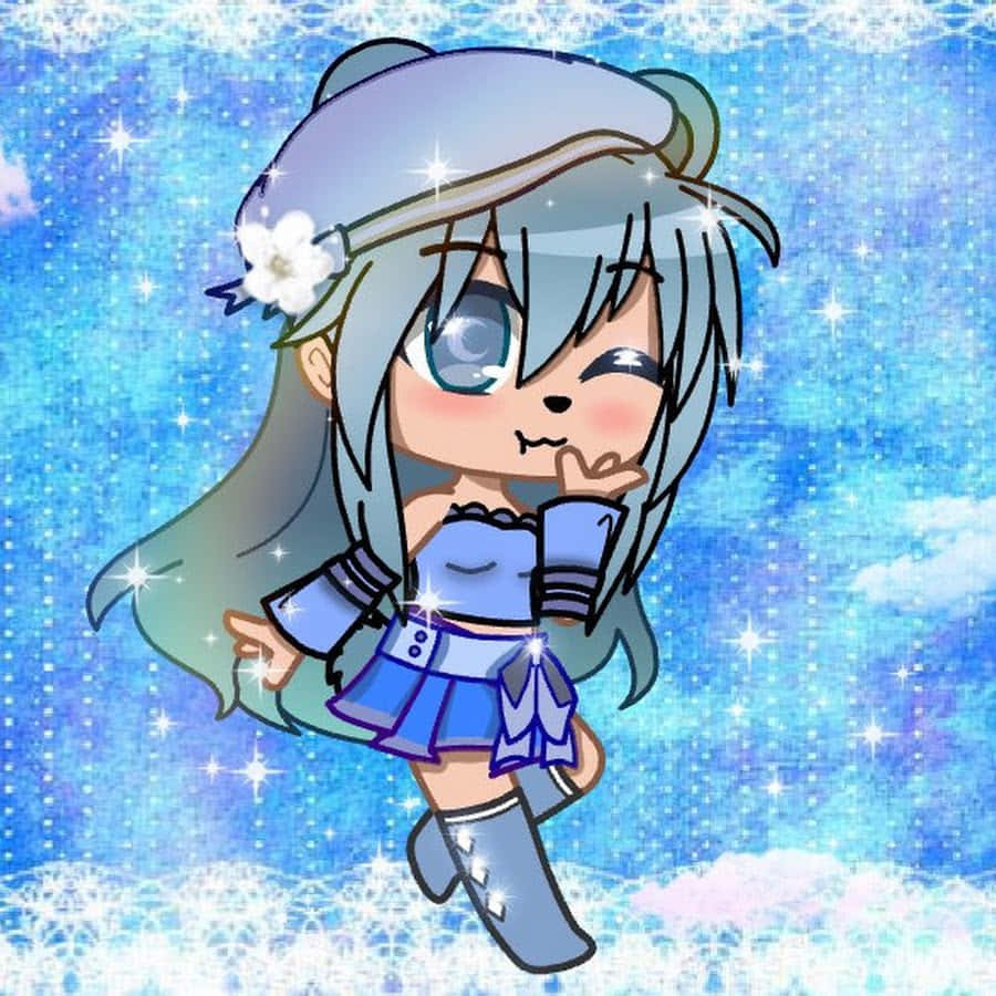 Gacha 桌布 壁紙 — 一個銀色頭髮、穿著藍色服裝的Q版動漫女孩，在閃爍的藍色星空背景下俏皮地眨眼。