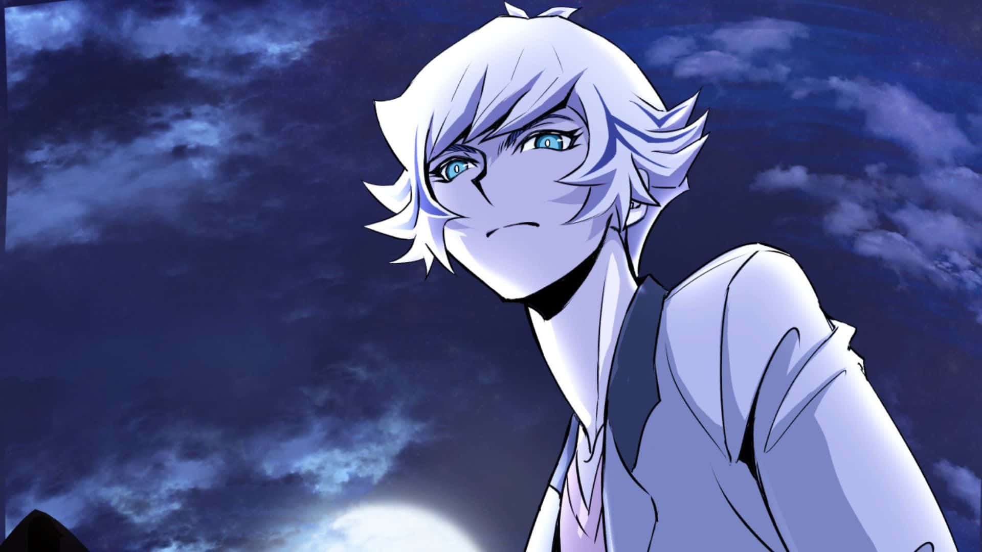 Ryoken Kogami 桌布 壁紙 — 一個銀色頭髮、藍色眼睛的動漫角色，在帶有發光月亮的憂鬱黃昏天空下凝視著。
