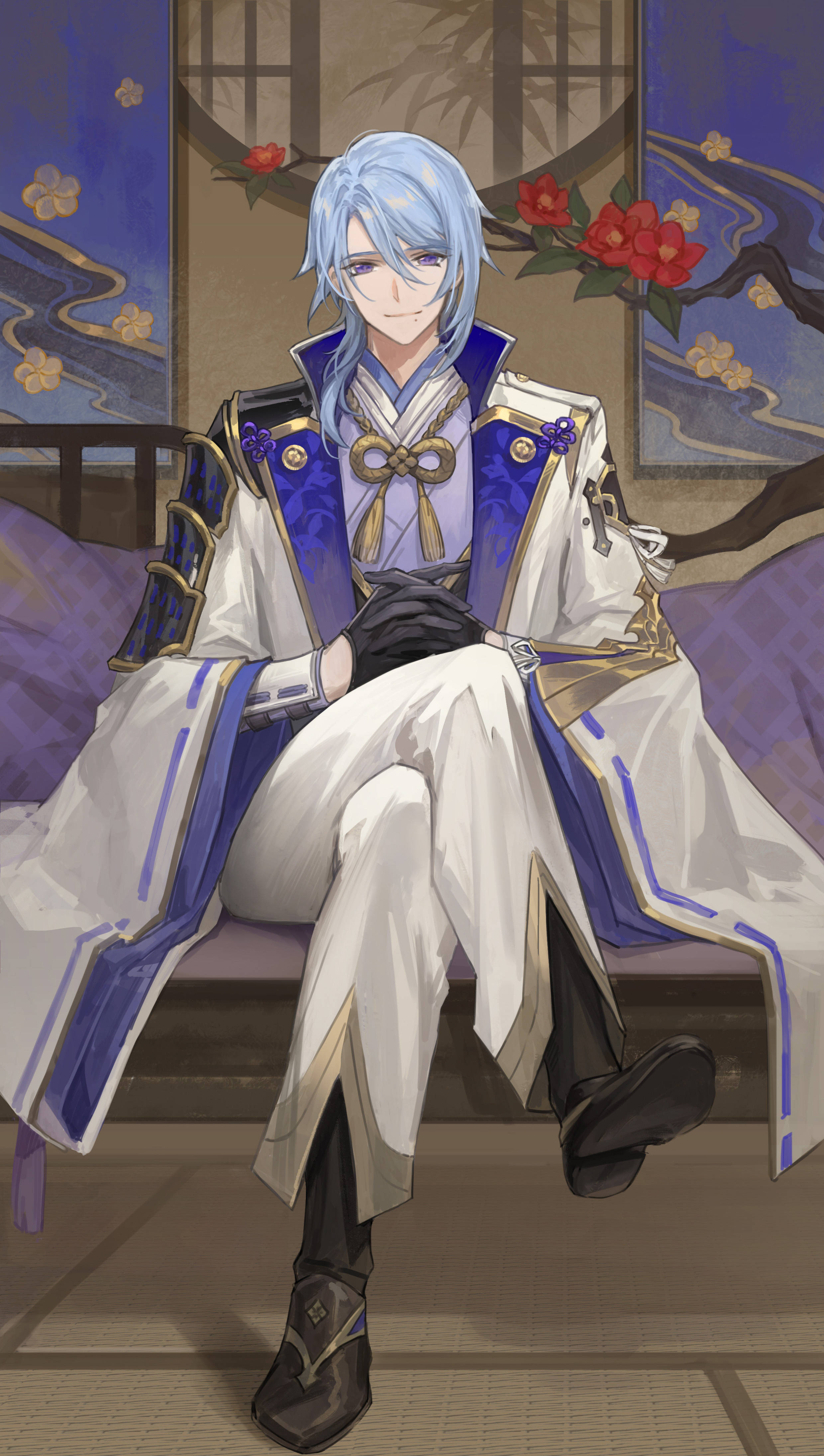 ayato 桌布 壁紙 — 一個銀色頭髮的寧靜動漫角色，穿著傳統日本服飾，坐在藍色花卉屏風背景前。
