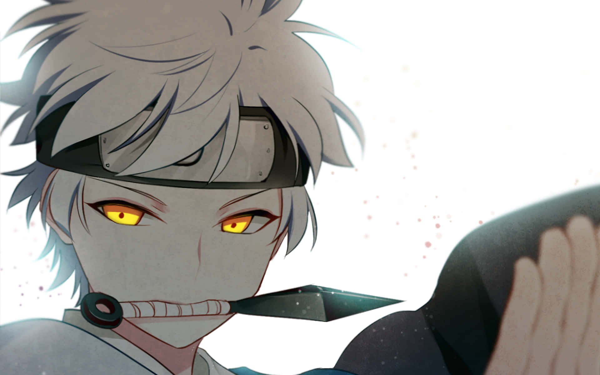 Mitsuki 桌布 壁紙 — 一個銀髮、黃色發光眼睛的動漫角色特寫，嘴裡叼著一把苦無，背景是明亮的白色。