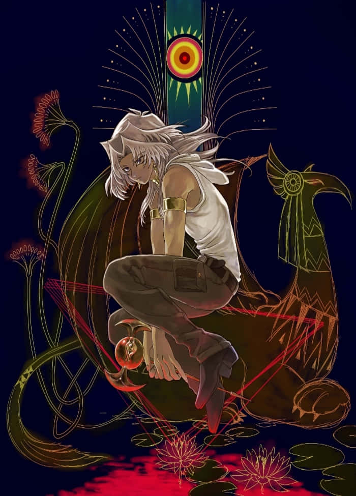 Marik Ishtar 桌布 壁紙 — 一個銀髮動漫角色在黑暗的天空下，坐在一條風格化的龍上，周圍環繞著發光的紅色蓮花和宇宙符號，沉思著。