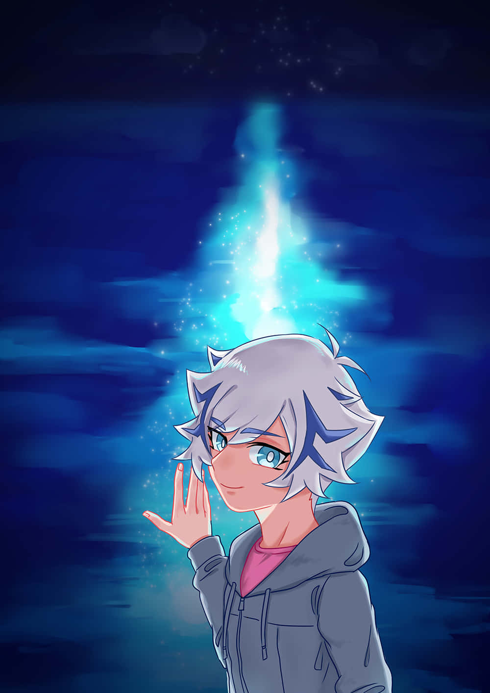 Ryoken Kogami 桌布 壁紙 — 一個銀髮動漫角色穿著連帽衫微笑，在深藍色天空的背景下，舉起的手上方爆發著發光的藍色能量。