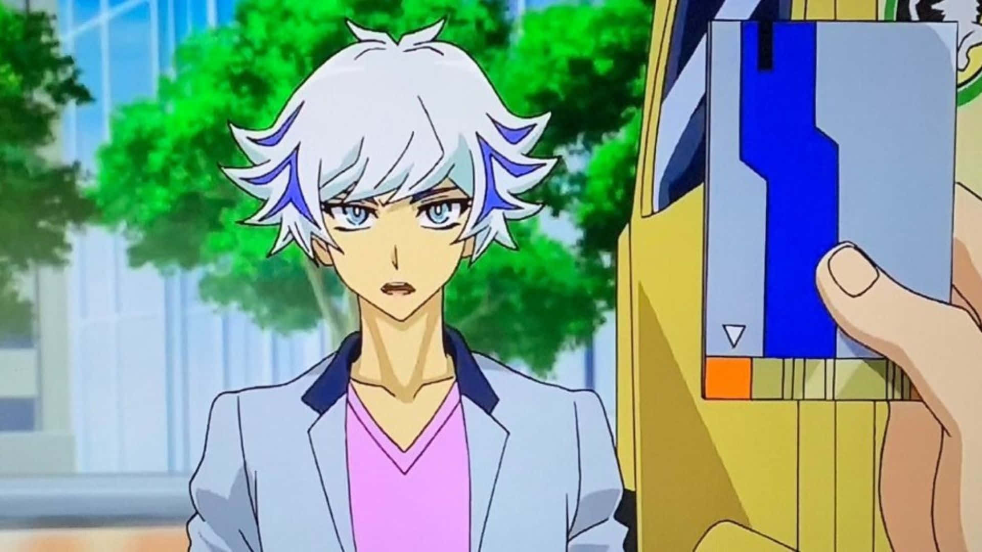 Ryoken Kogami 桌布 壁紙 — 一個銀髮動畫男孩穿著輕便外套，專注地盯著一個帶有藍色和橙色螢幕的手持設備。