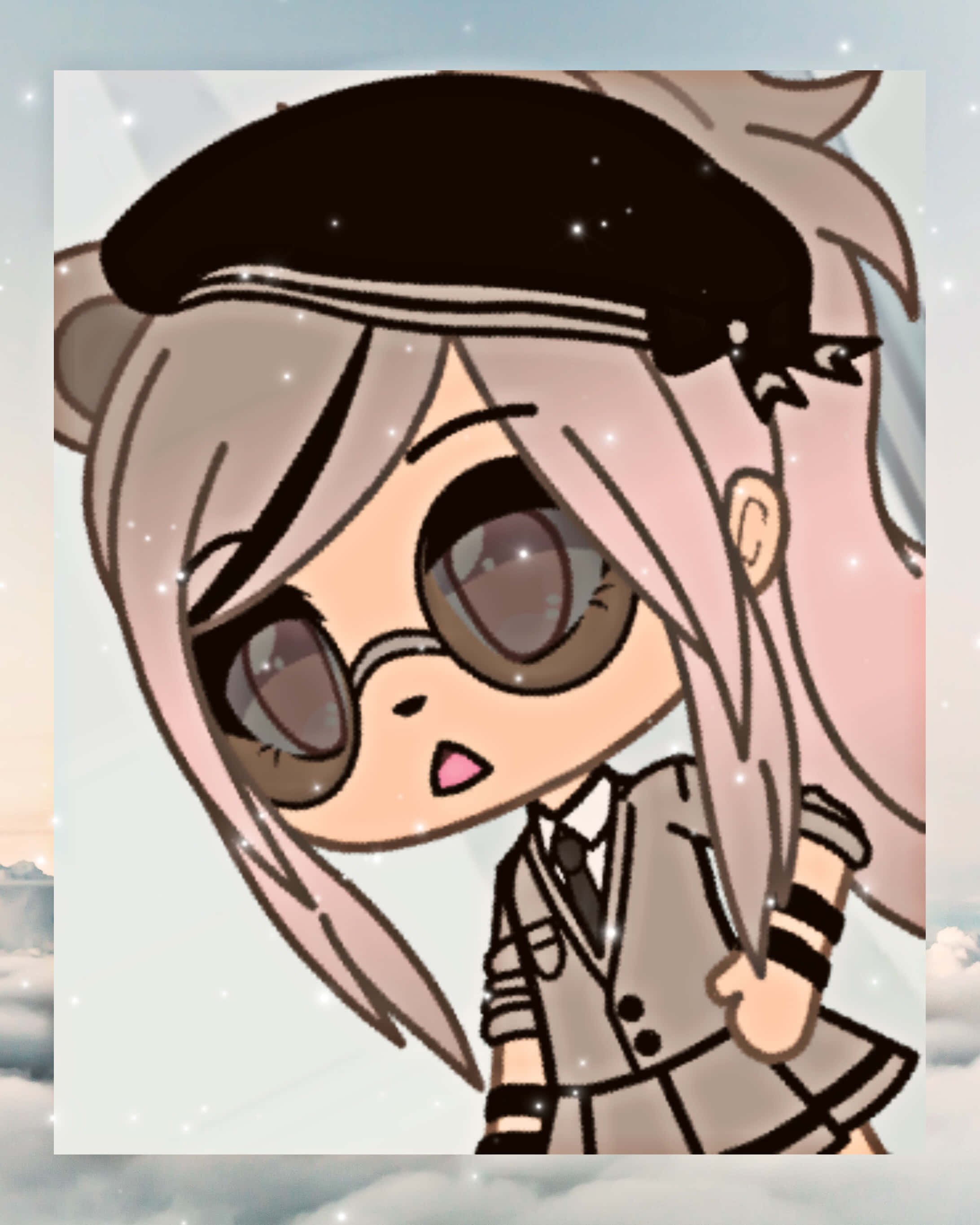 Gacha Life 桌布 壁紙 — 一個銀髮戴貝雷帽的Q版動漫女孩，穿著校服和眼鏡，站在星空下。