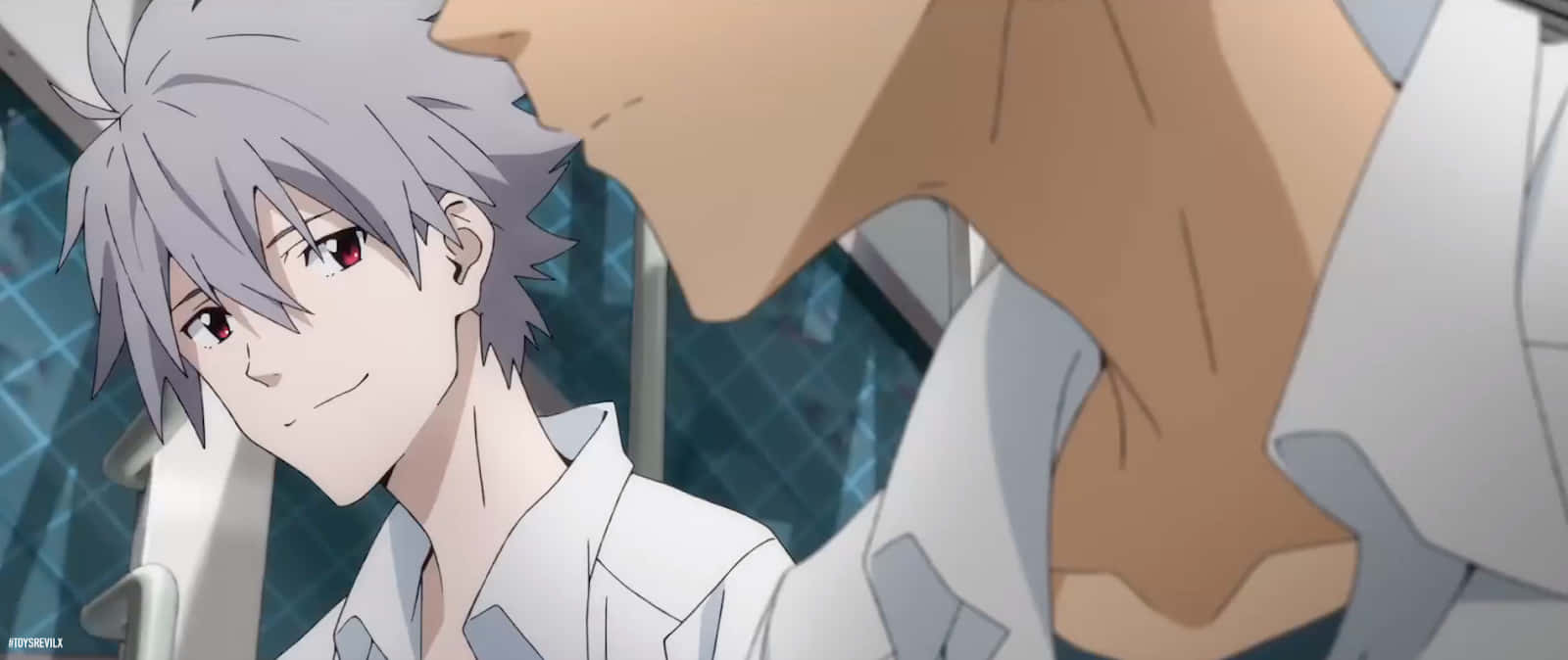 Evangelion 30 10 桌布 壁紙 — 一個銀髮紅眼的男性動漫角色微笑著，另一個角色靠近的動漫特寫場景。