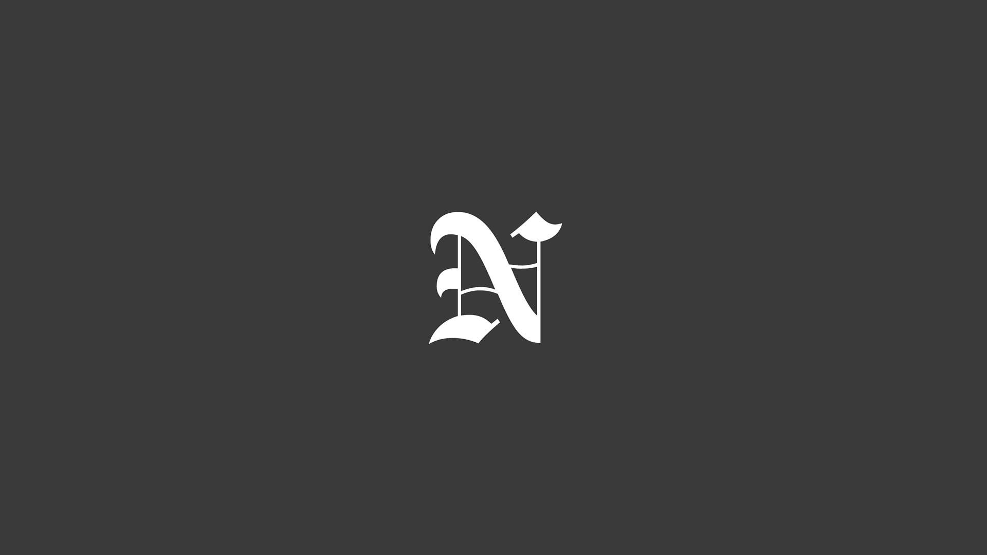 字母動畫 桌布 壁紙 — 一個銳利的白色華麗字母N居中在純深灰色背景上。