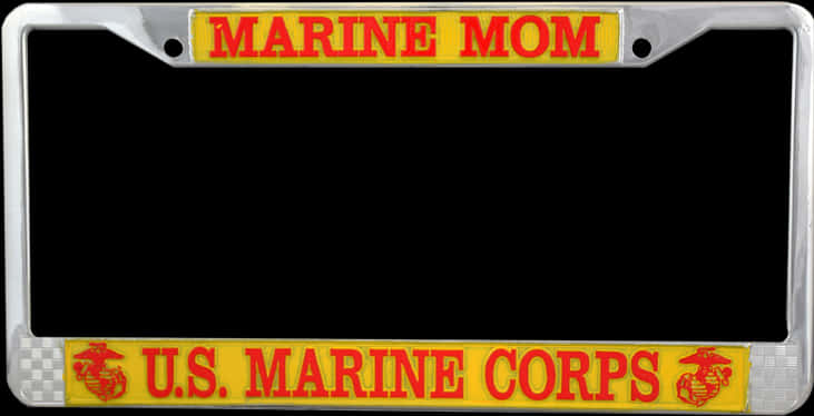 Marine Corps 桌布 壁紙 — 一個鍍鉻車牌框，黃色條紋上有粗體紅色文字，寫著 MARINE MOM 和 U.S. MARINE CORPS，兩側飾有鷹、地球和錨徽章。